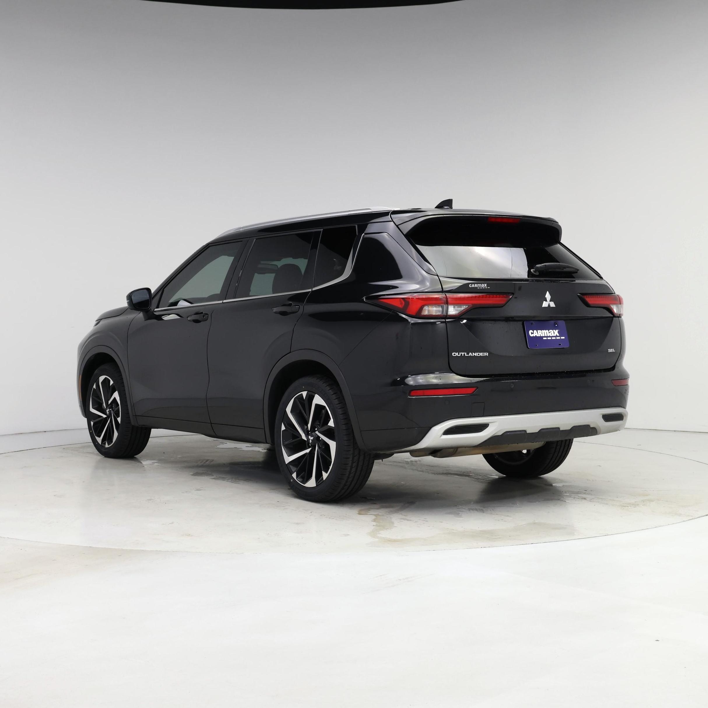 Thumbnail: 2023 Mitsubishi Outlander - 2