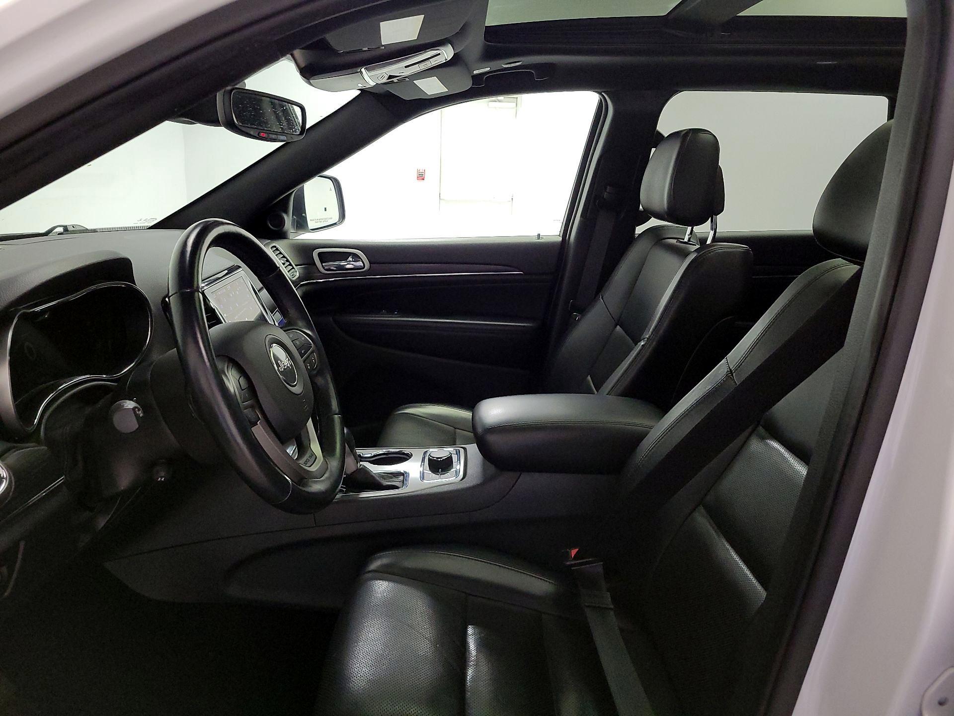 Thumbnail: 2020 Jeep Grand Cherokee - 11