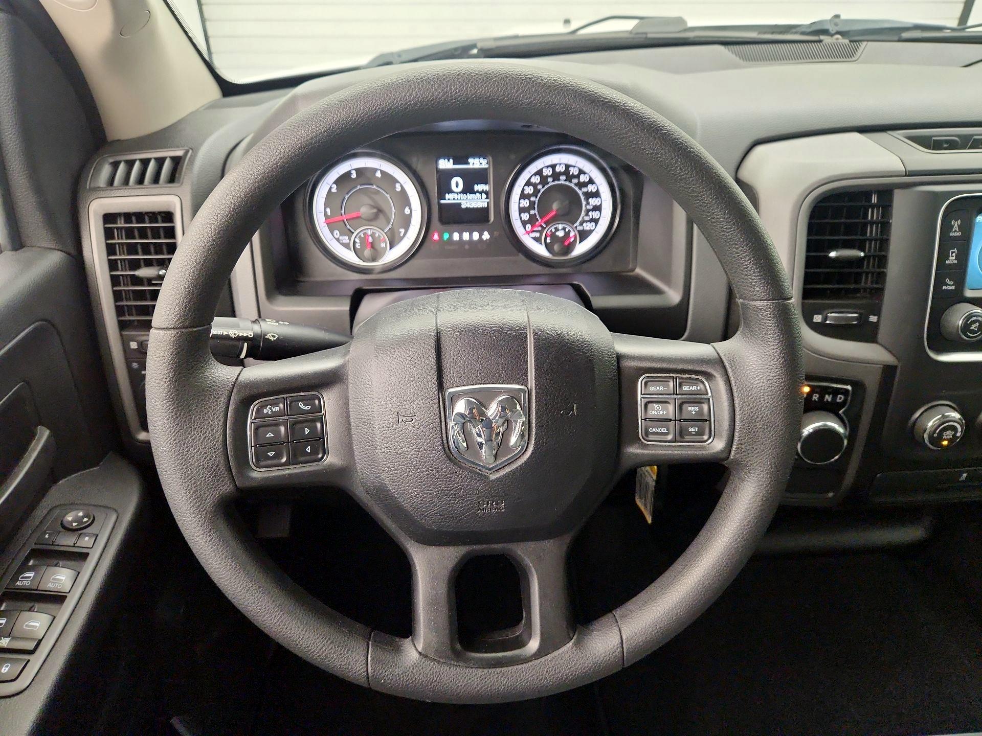 Thumbnail: 2020 RAM 1500 Classic - 10