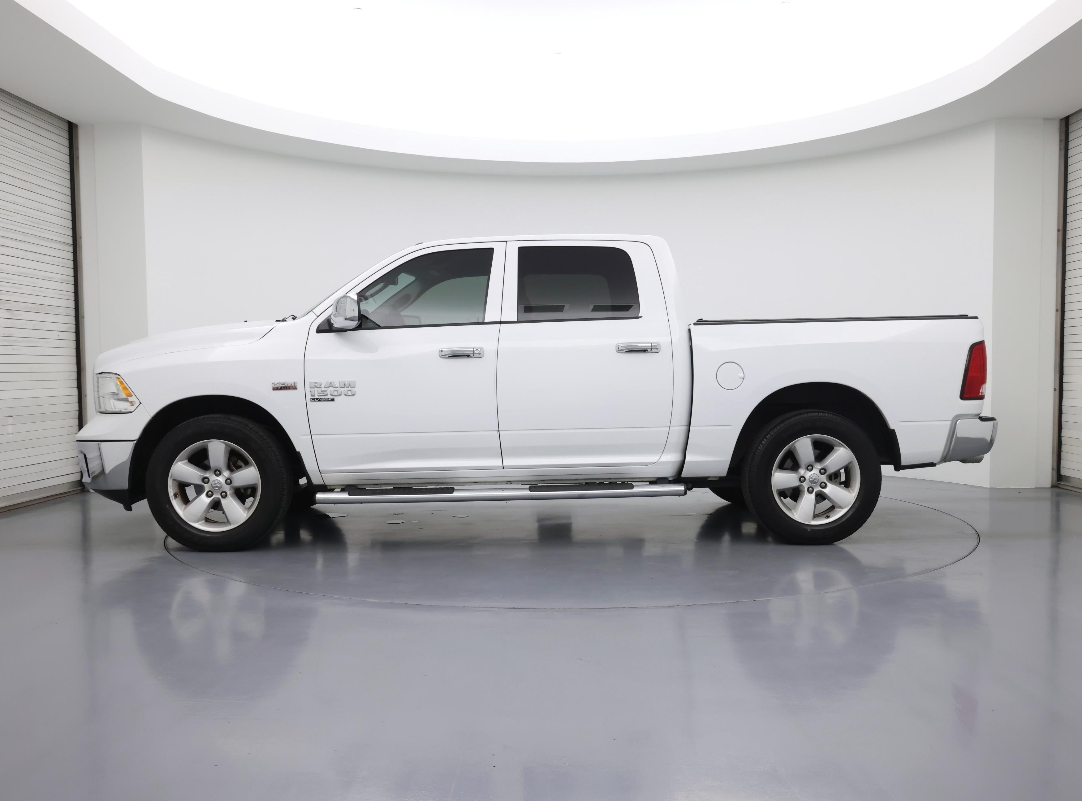 Thumbnail: 2020 RAM 1500 Classic - 3