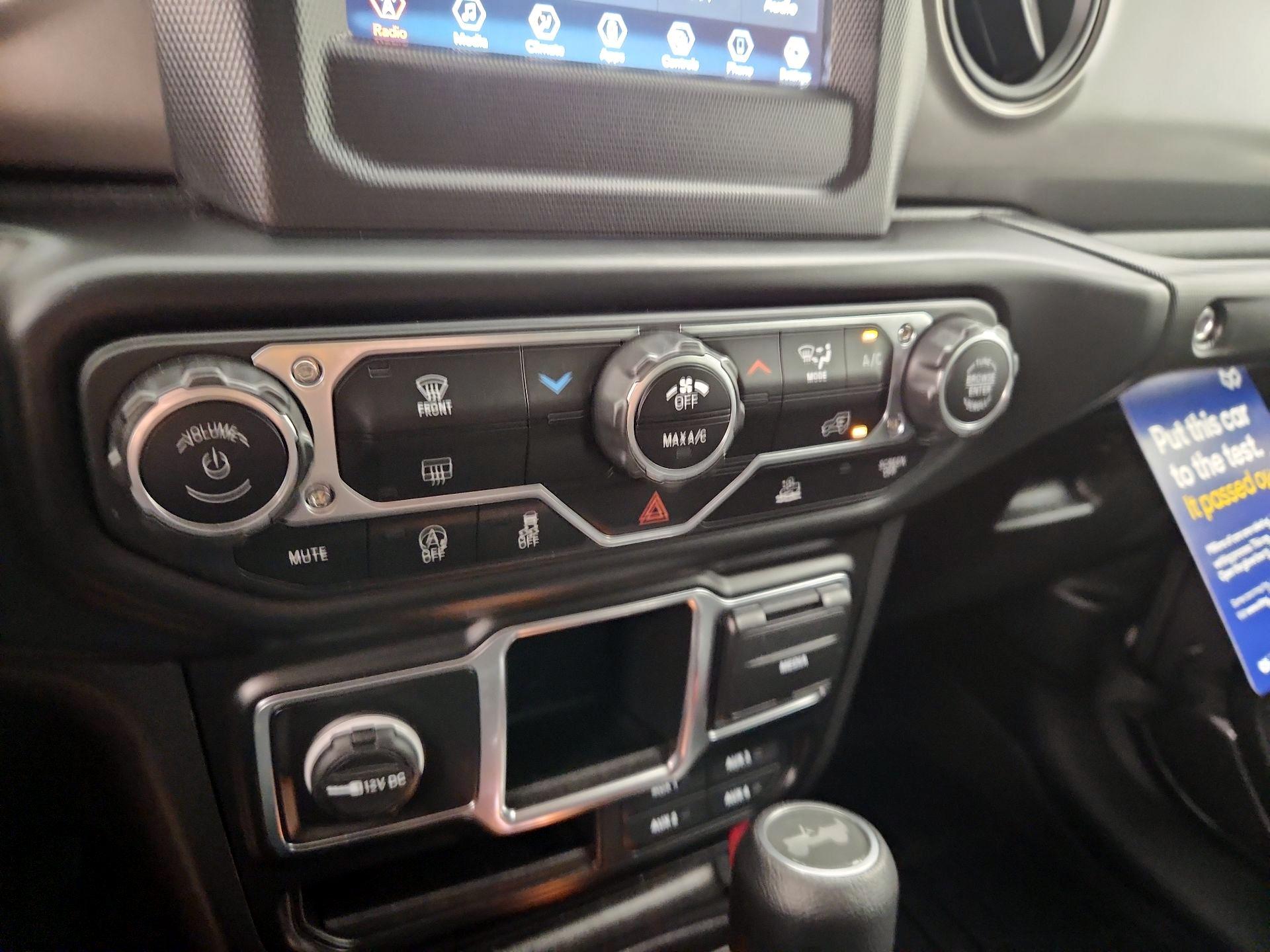 Thumbnail: 2022 Jeep Wrangler - 16