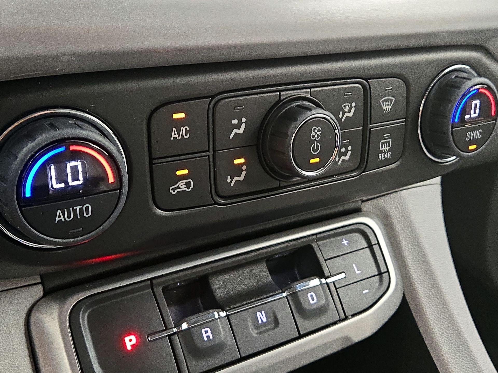 Thumbnail: 2023 GMC Acadia - 17