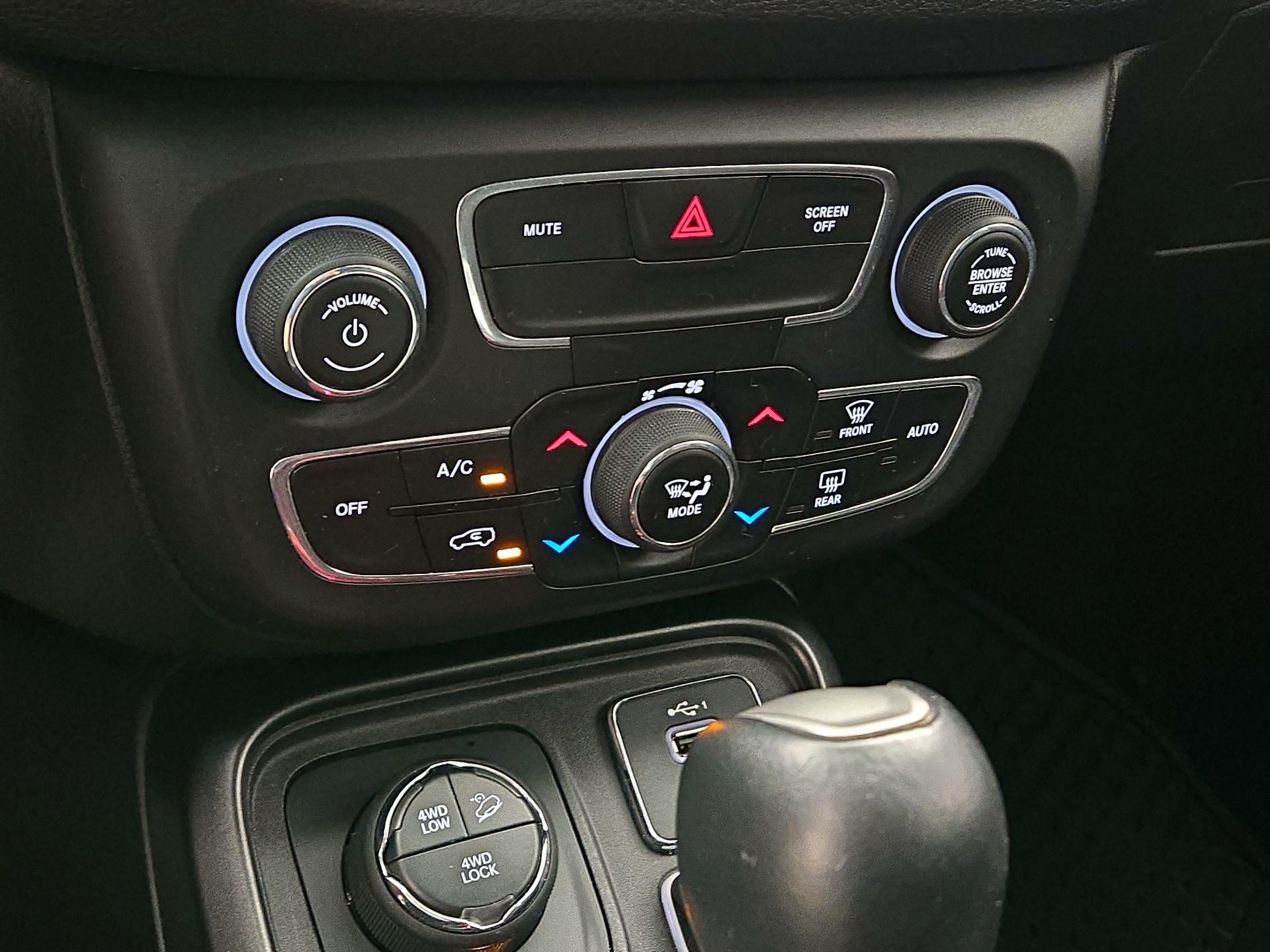 Thumbnail: 2019 Jeep Compass - 16