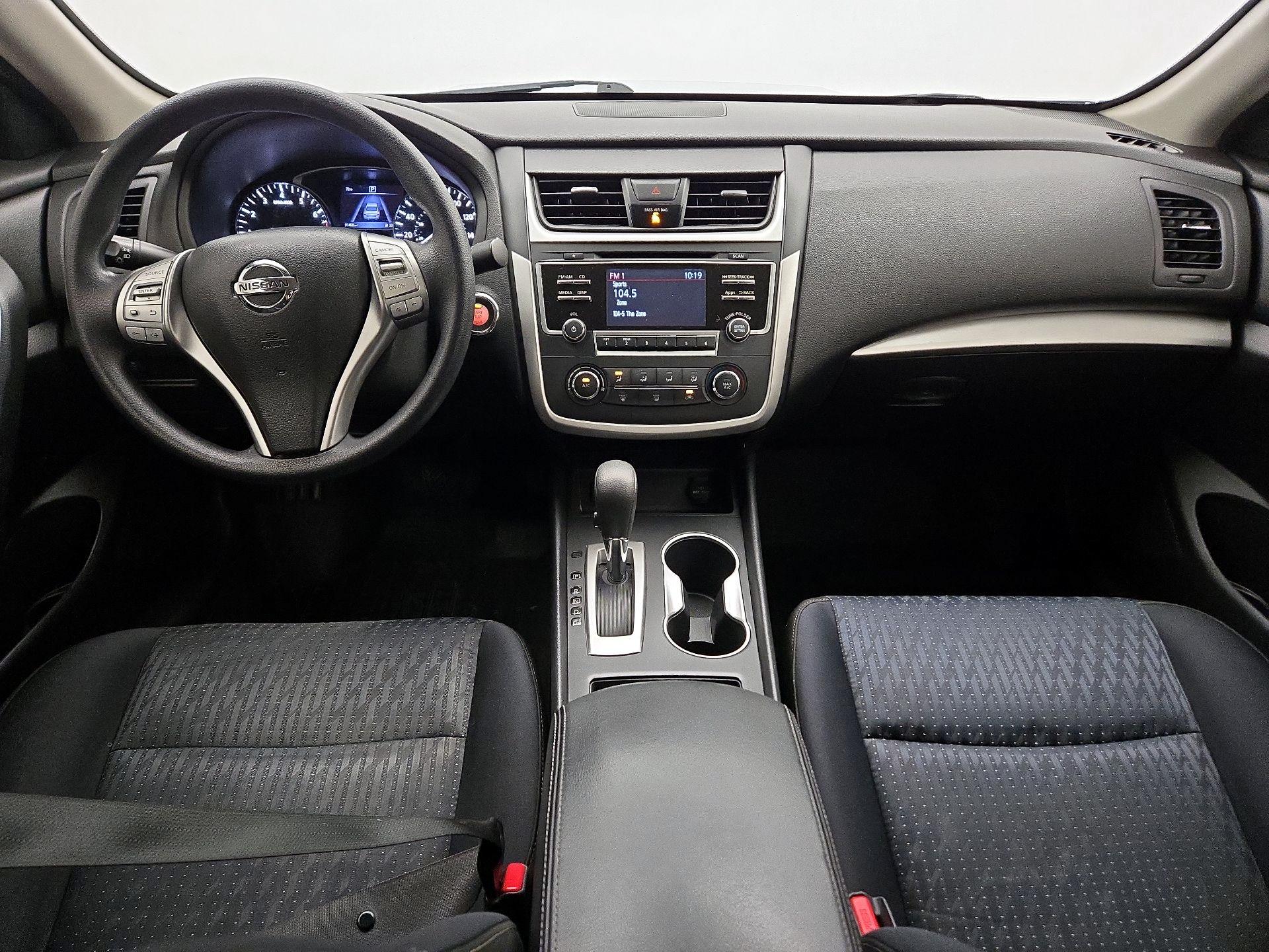 Thumbnail: 2016 Nissan Altima - 9