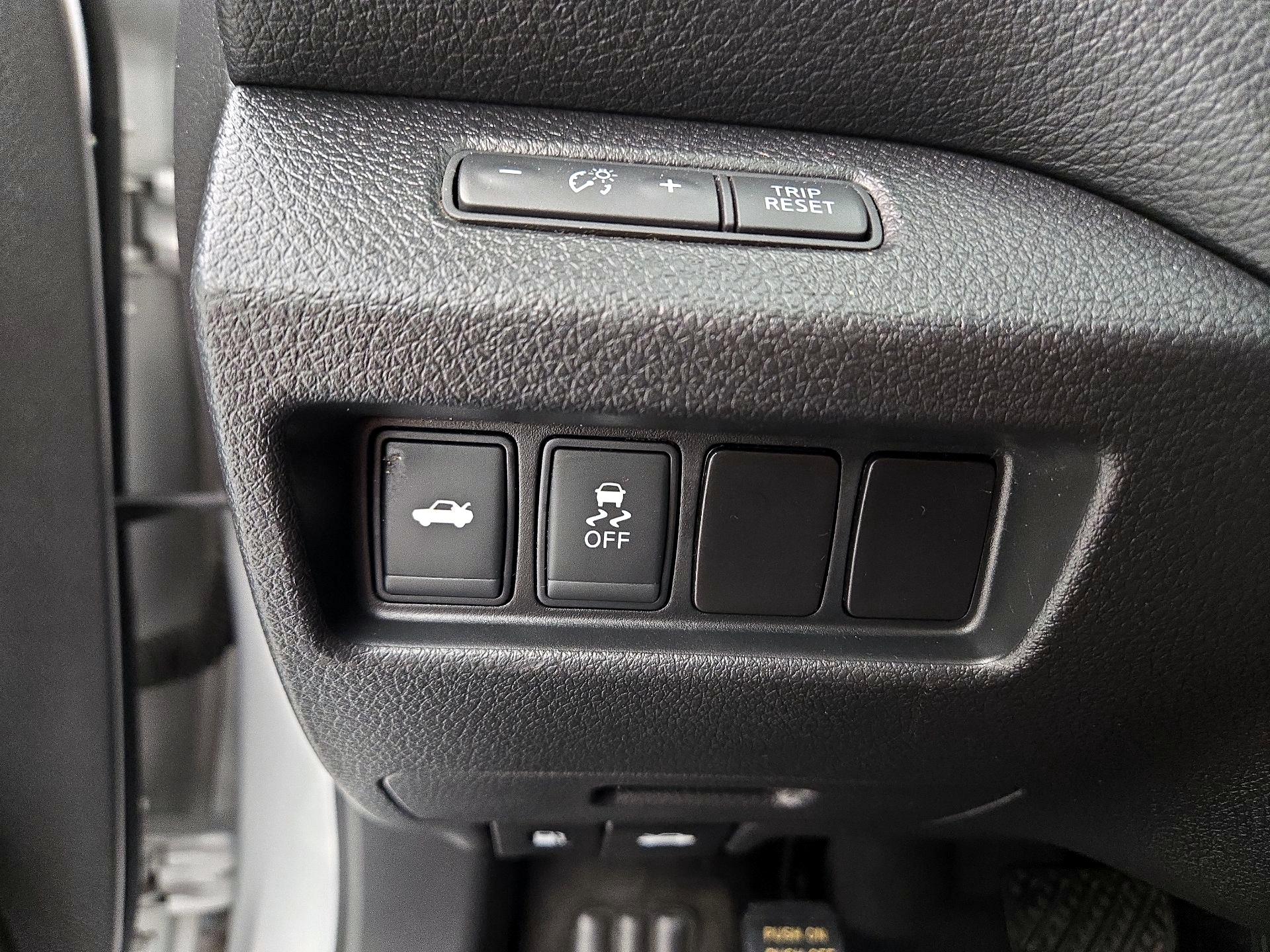 Thumbnail: 2016 Nissan Altima - 13