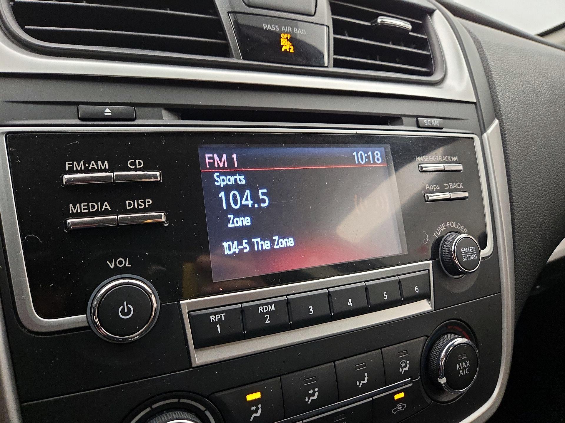 Thumbnail: 2016 Nissan Altima - 15