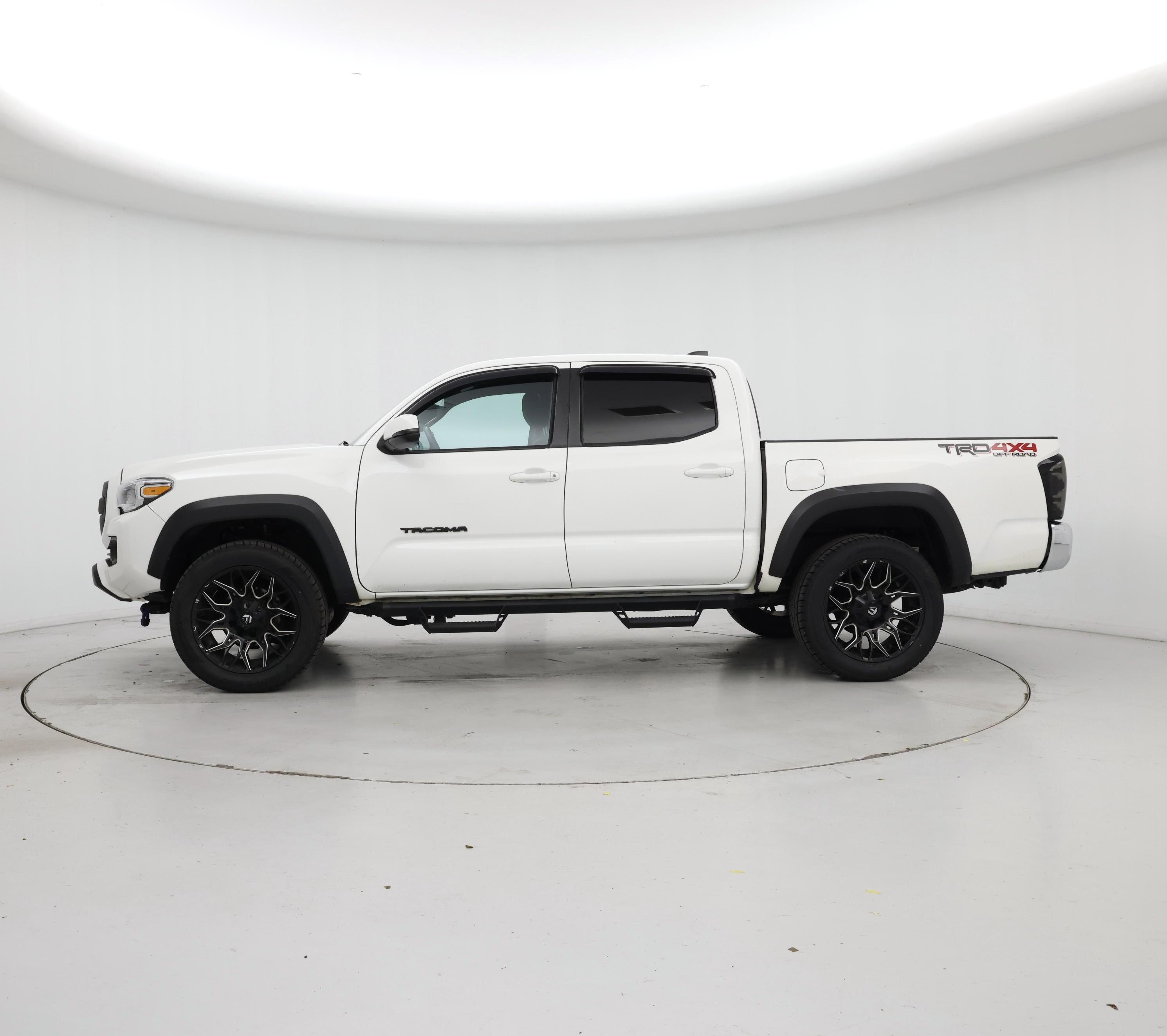 Thumbnail: 2021 Toyota Tacoma - 3