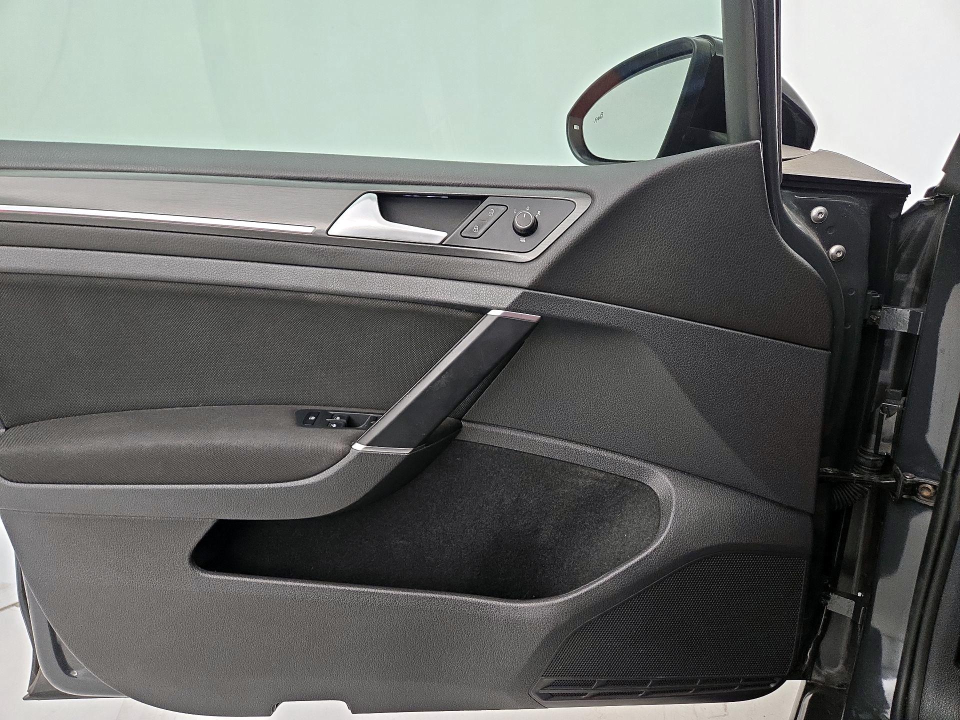 Thumbnail: 2019 Volkswagen Golf - 12