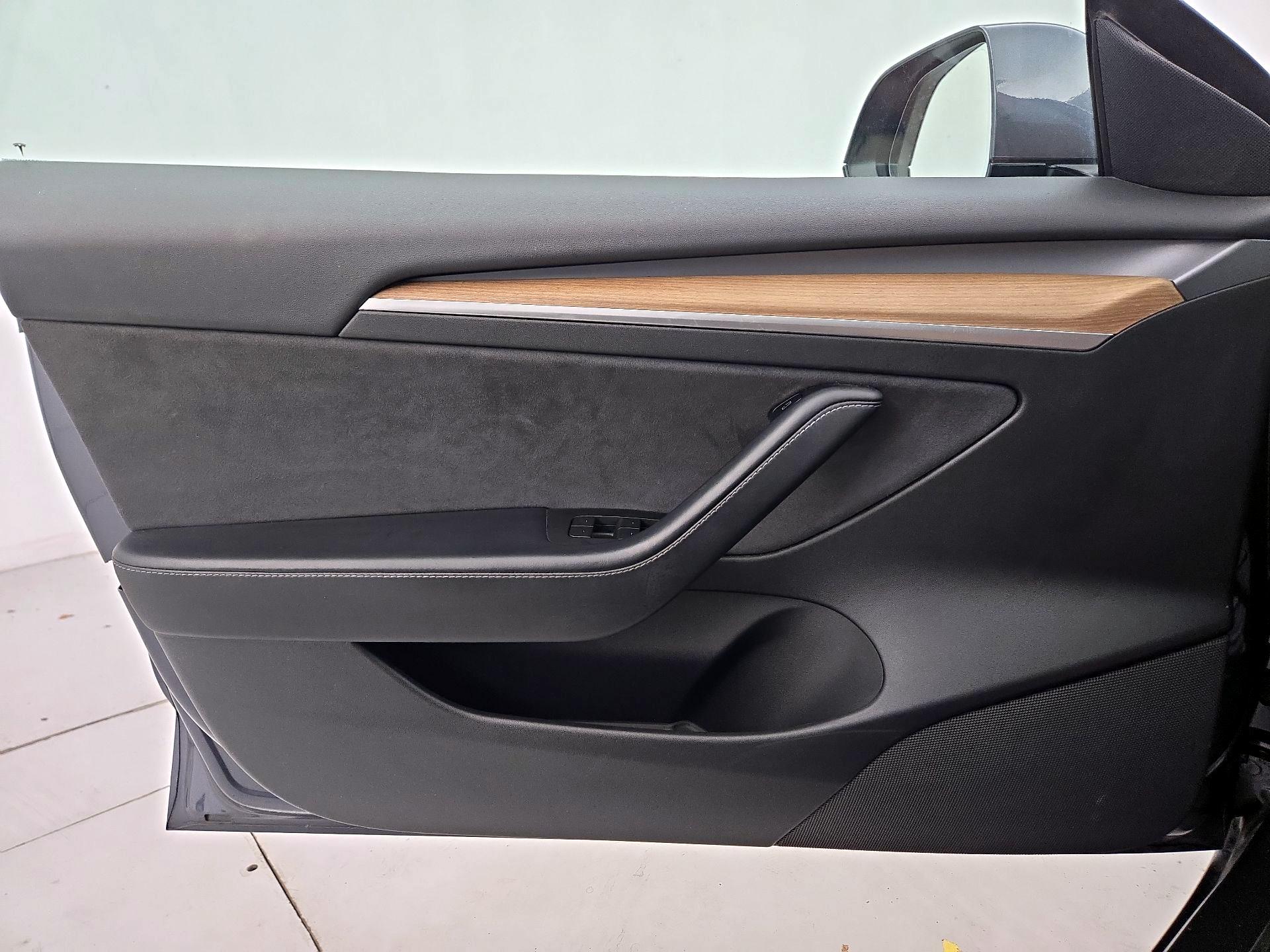 Thumbnail: 2021 Tesla Model 3 - 12