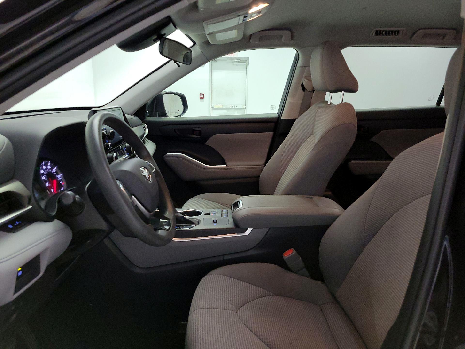 Thumbnail: 2021 Toyota Highlander - 11