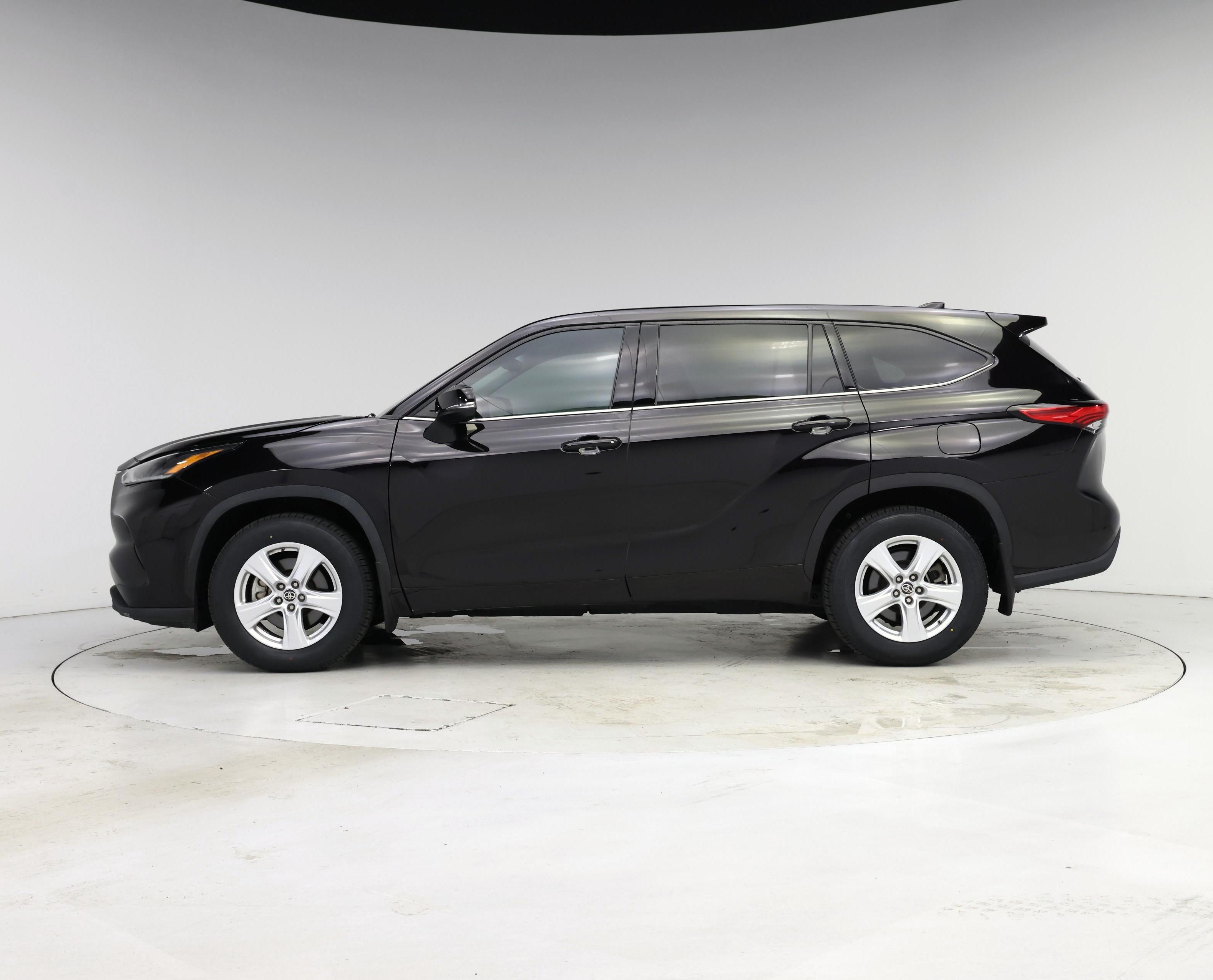 Thumbnail: 2021 Toyota Highlander - 3