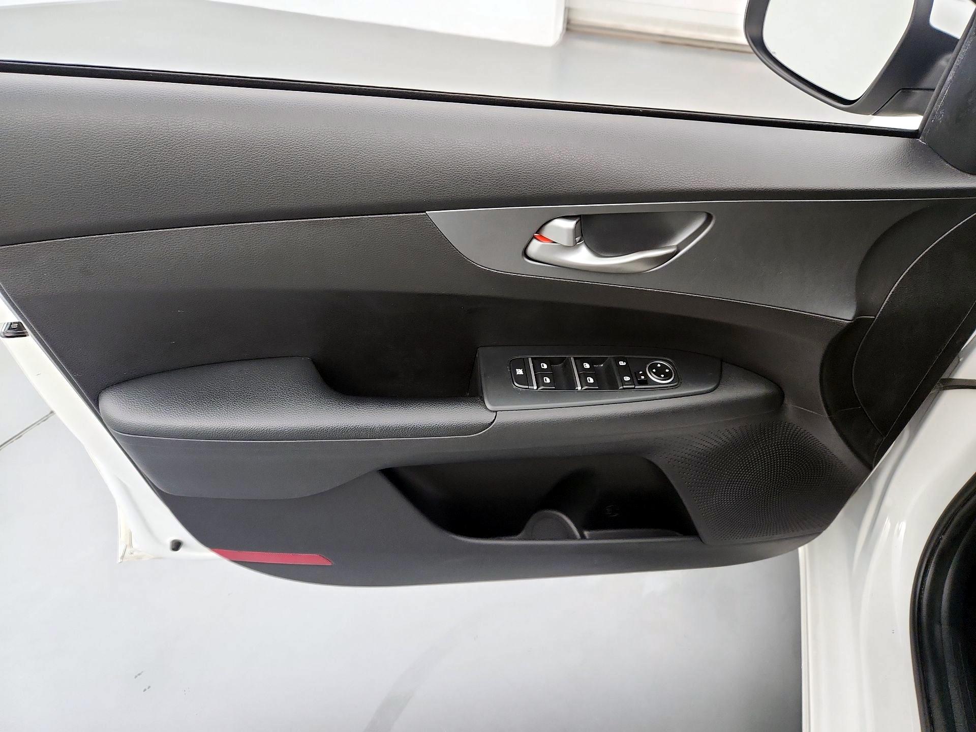 Thumbnail: 2021 Kia Forte - 12