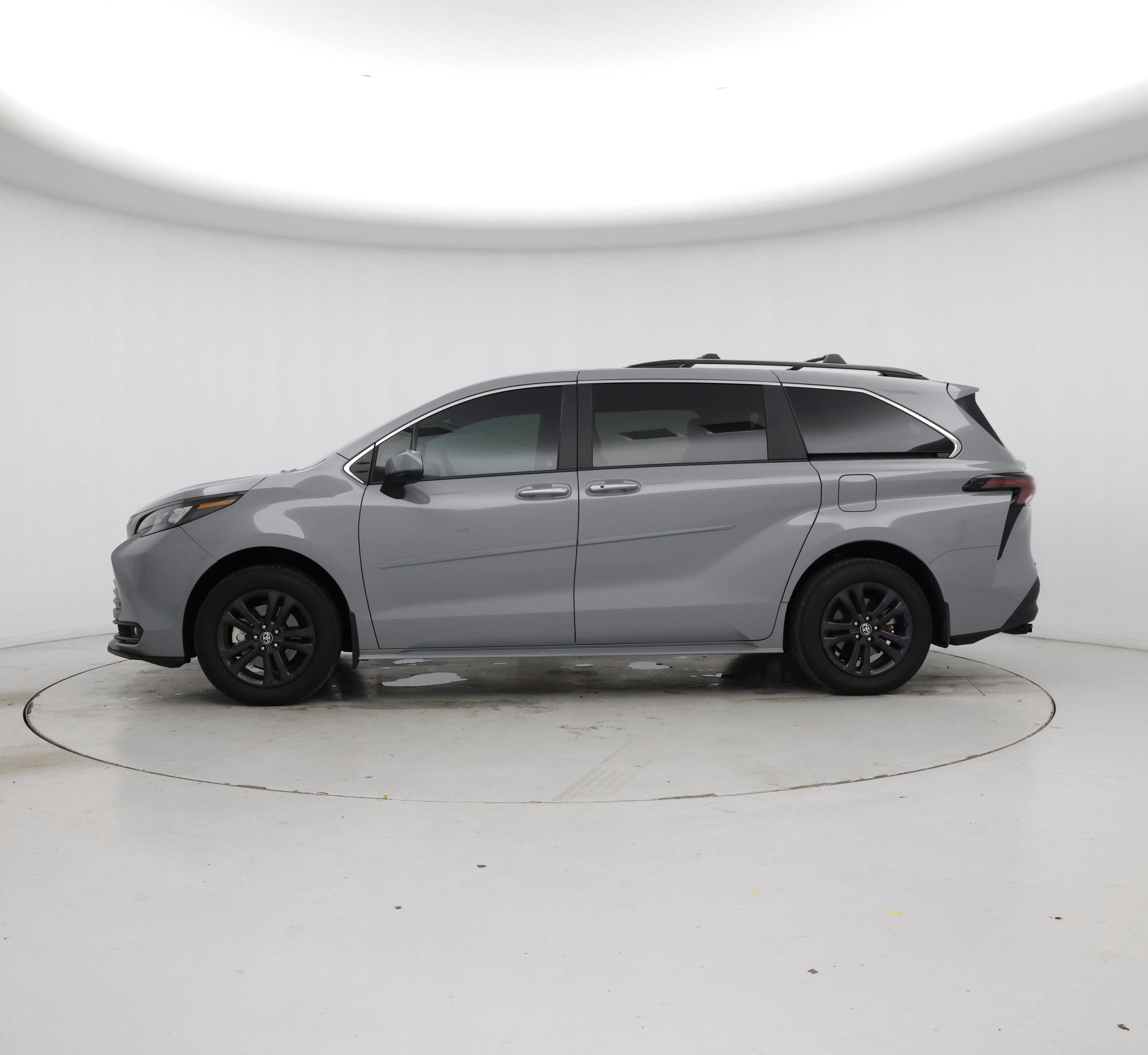 Thumbnail: 2024 Toyota Sienna - 3