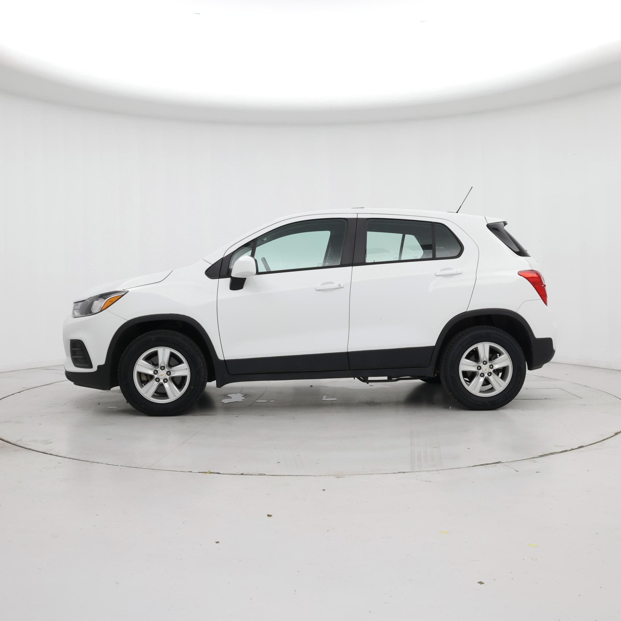 Thumbnail: 2018 Chevrolet Trax - 3