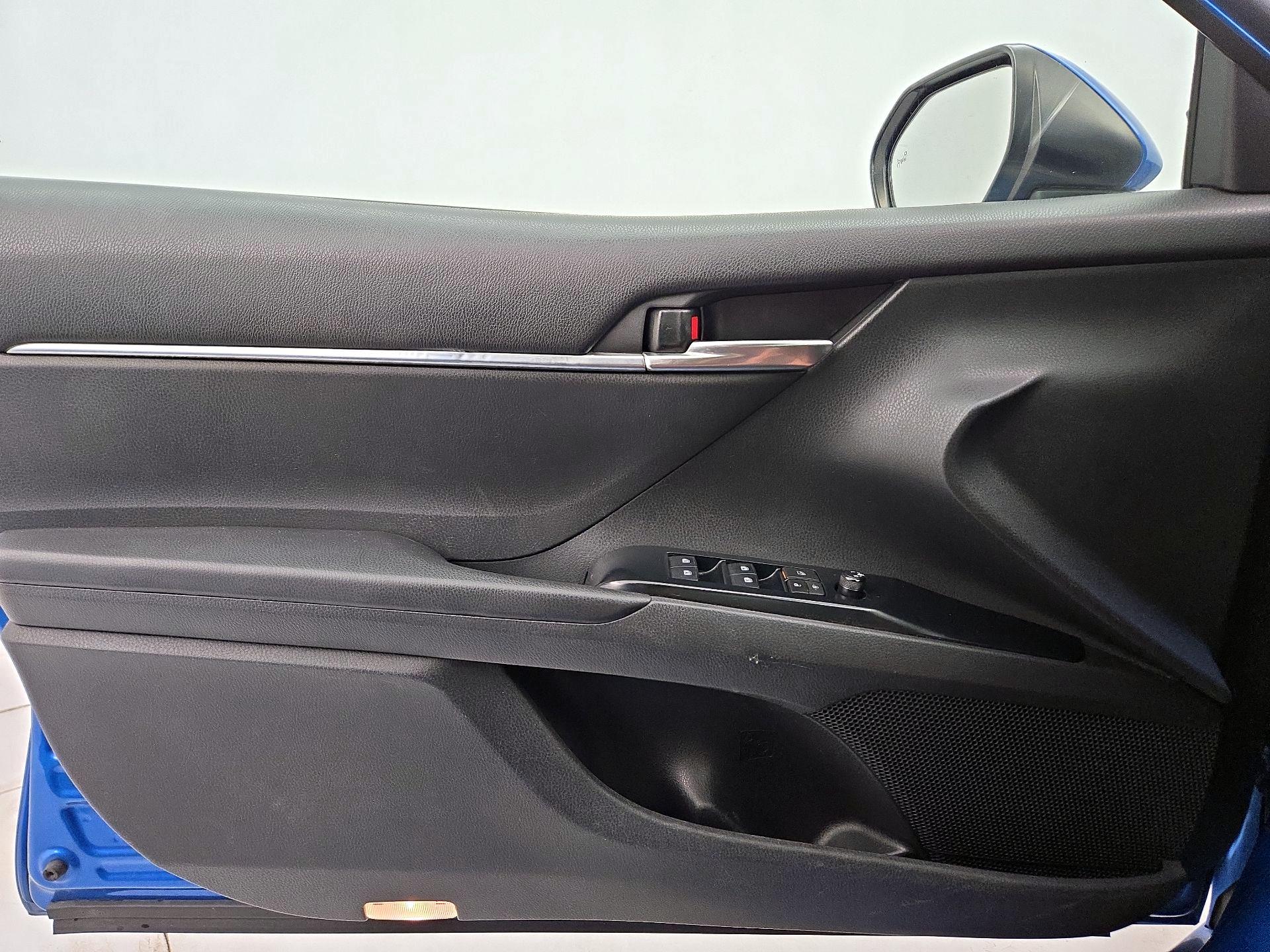 Thumbnail: 2018 Toyota Camry - 12