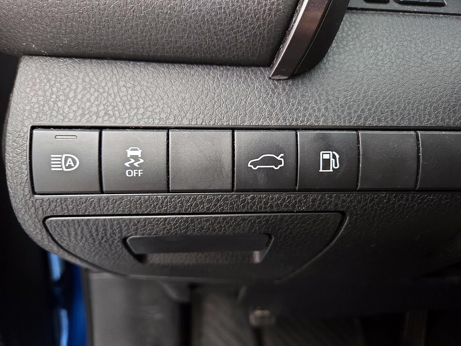 Thumbnail: 2018 Toyota Camry - 13