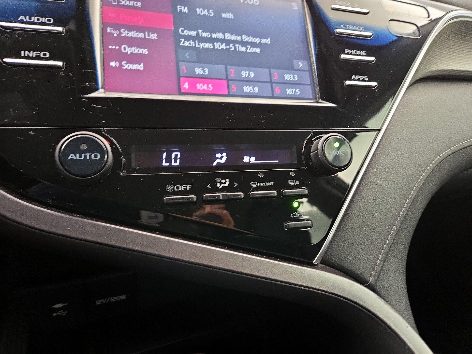 Thumbnail: 2018 Toyota Camry - 16