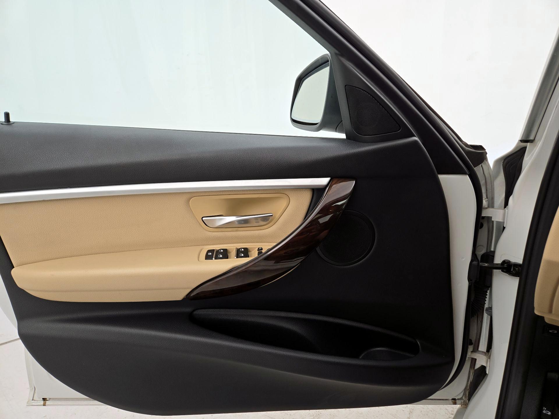 Thumbnail: 2017 BMW 3 Series - 12