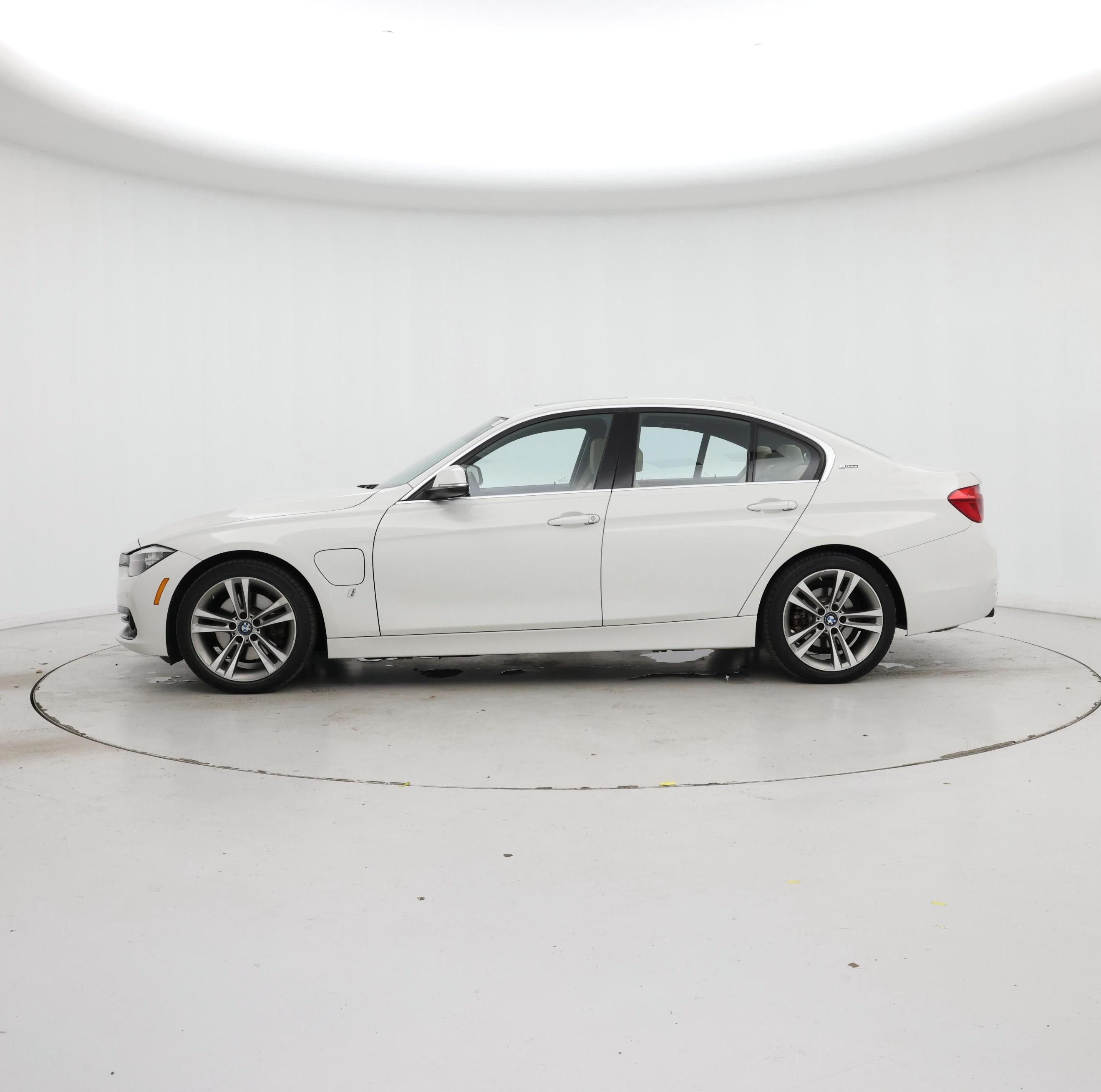 Thumbnail: 2017 BMW 3 Series - 3
