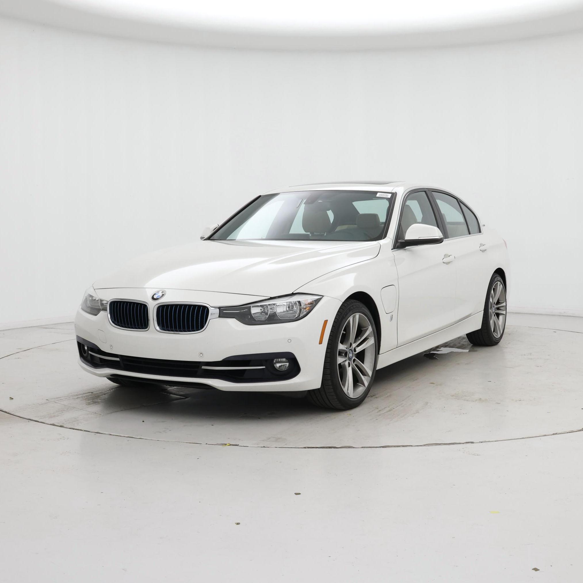Thumbnail: 2017 BMW 3 Series - 4