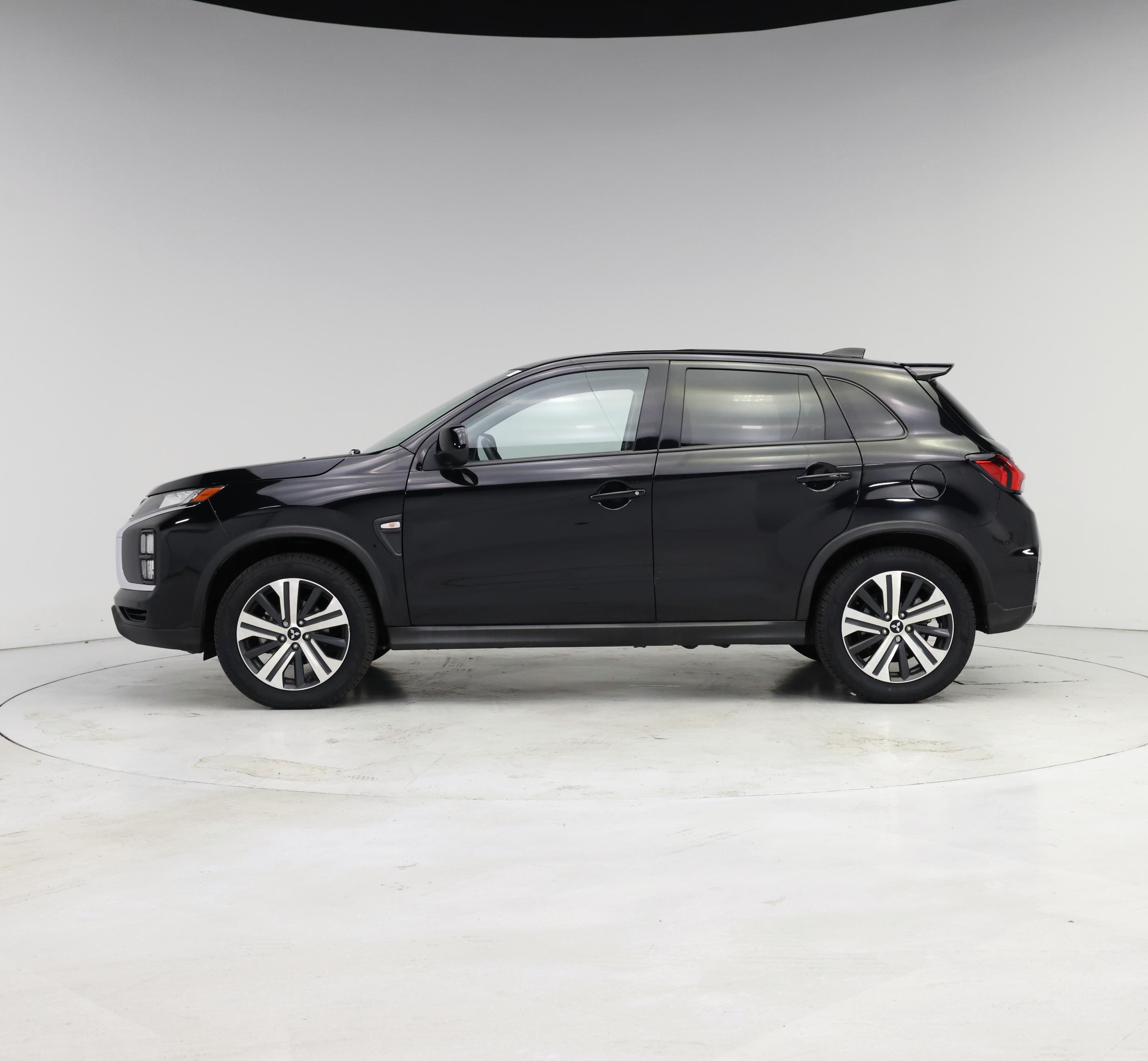 Thumbnail: 2023 Mitsubishi Outlander Sport - 3
