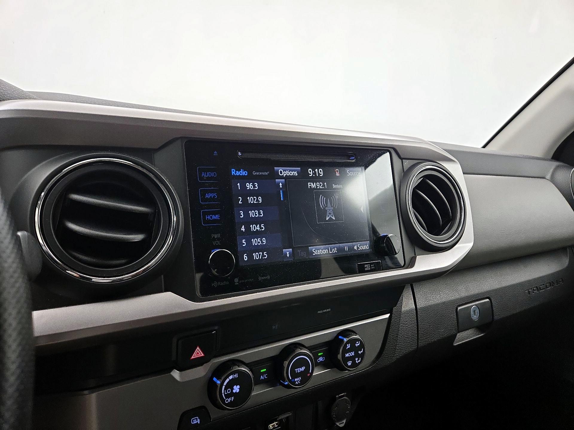 Thumbnail: 2019 Toyota Tacoma - 15
