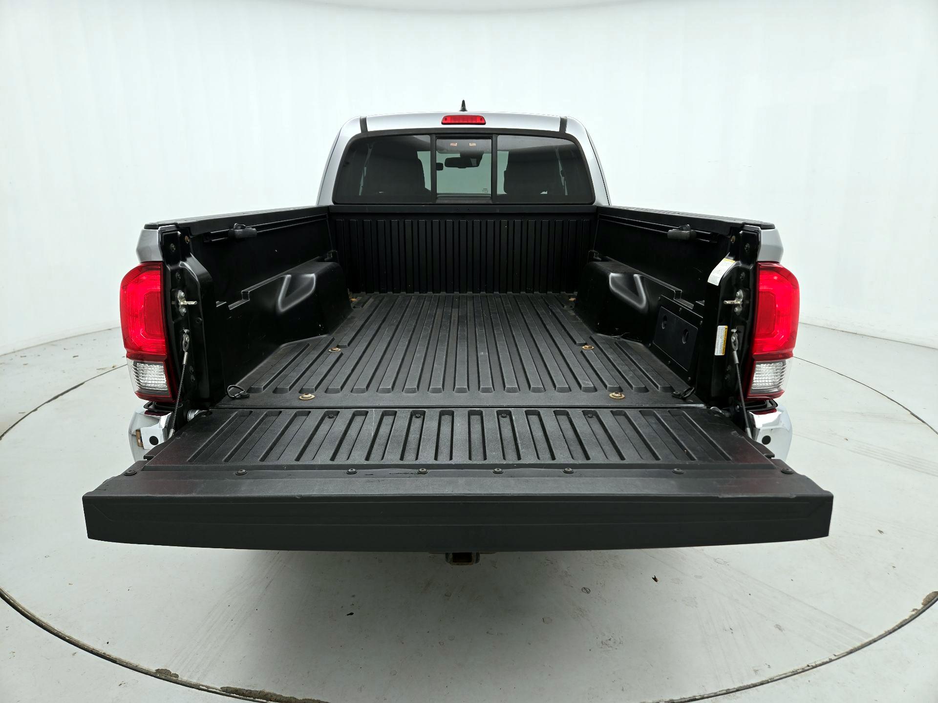 Thumbnail: 2019 Toyota Tacoma - 20