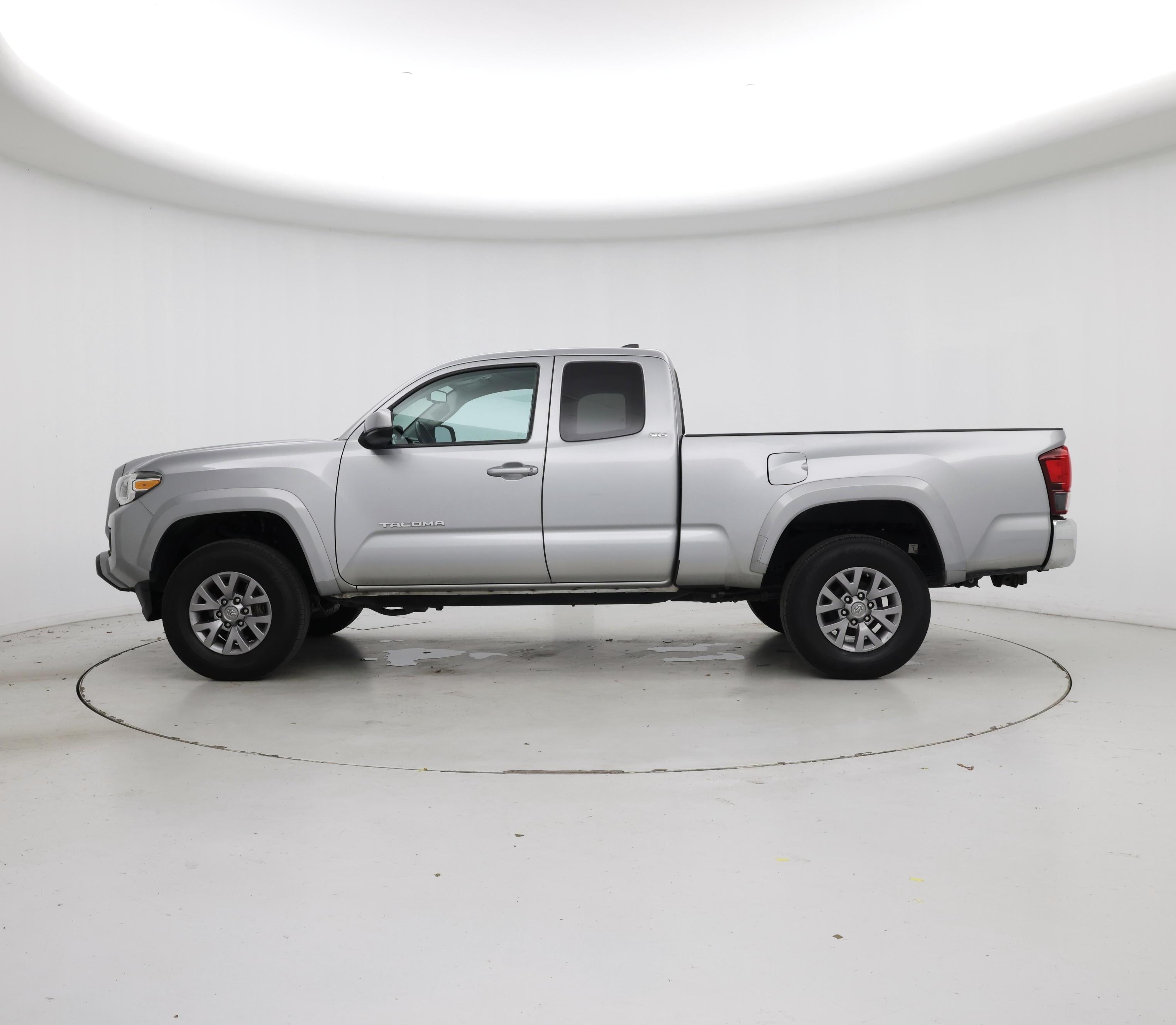 Thumbnail: 2019 Toyota Tacoma - 3