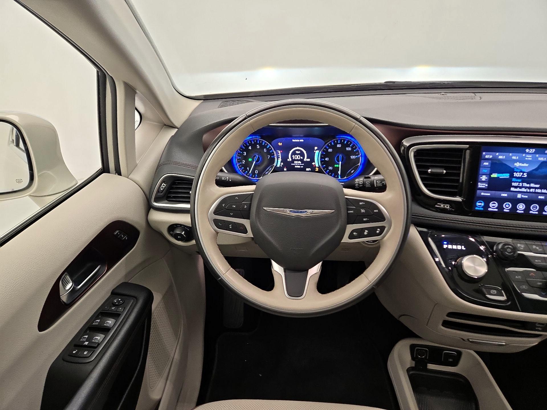 Thumbnail: 2020 Chrysler Pacifica - 10