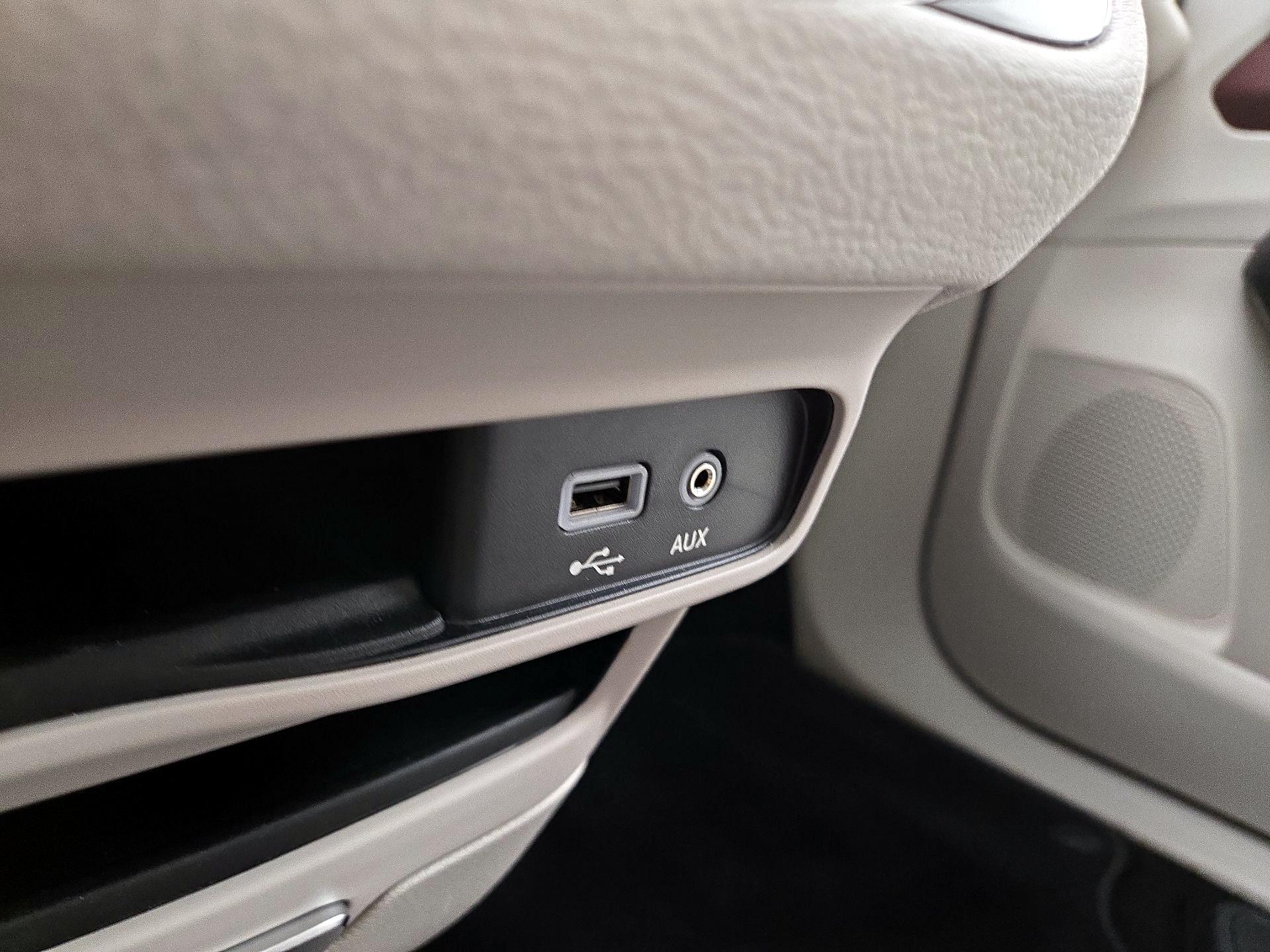 Thumbnail: 2020 Chrysler Pacifica - 18
