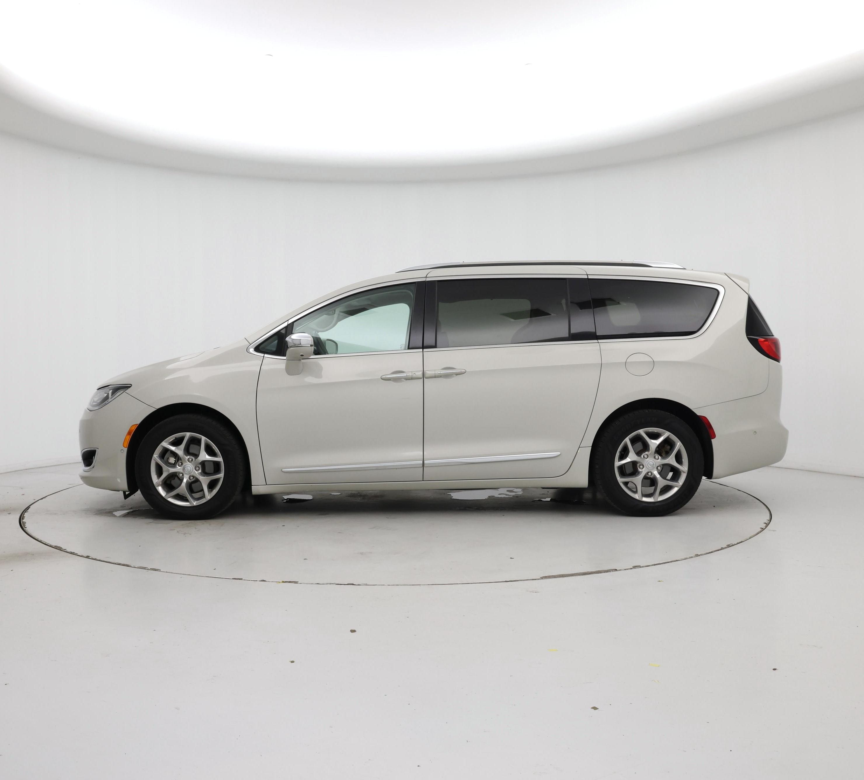 Thumbnail: 2020 Chrysler Pacifica - 3