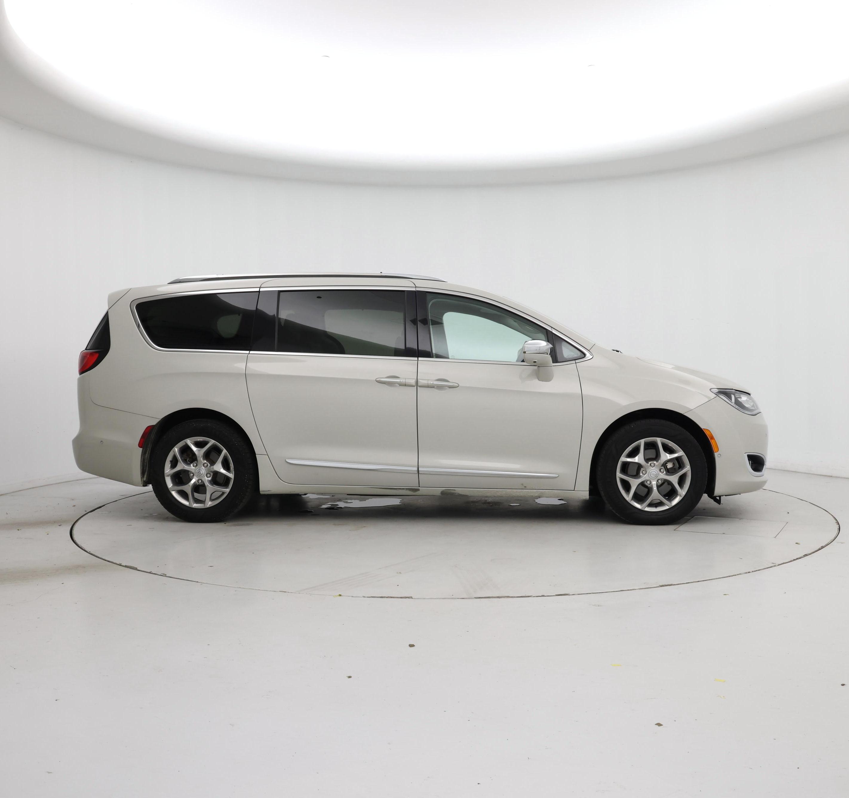 Thumbnail: 2020 Chrysler Pacifica - 7