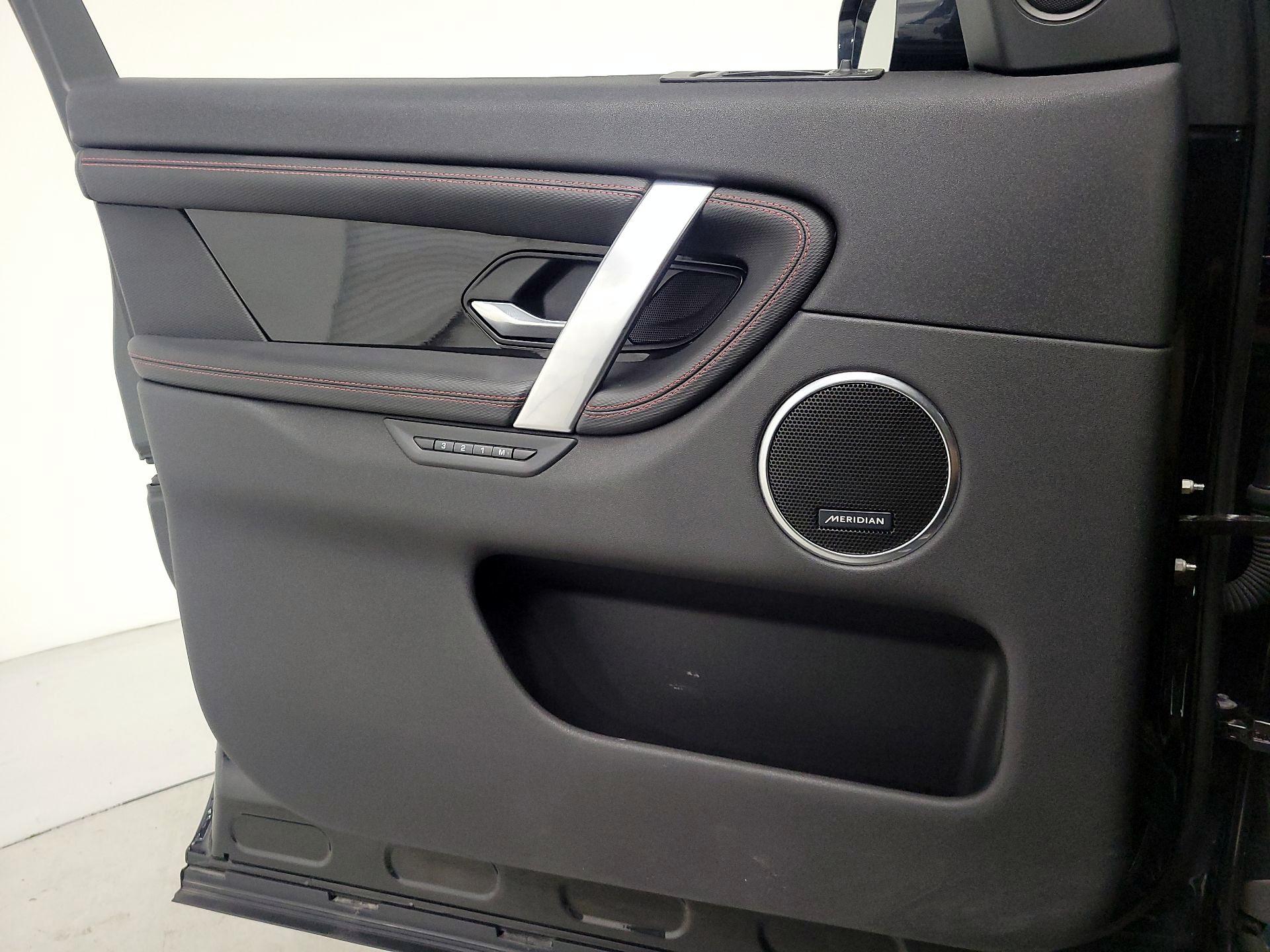 Thumbnail: 2021 Land Rover Discovery Sport - 12