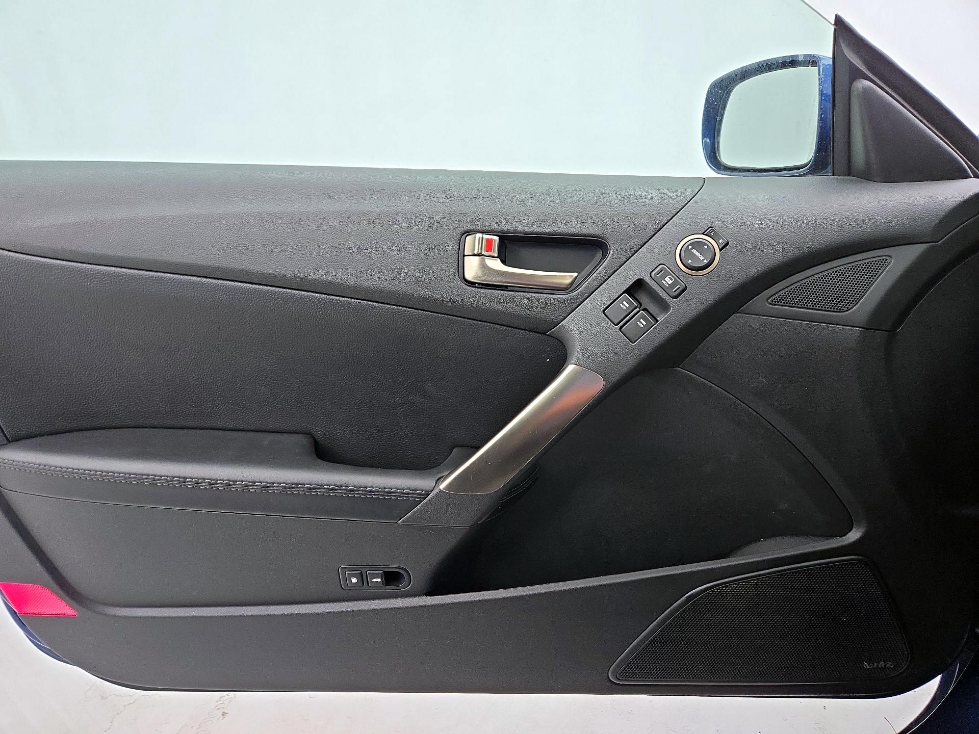 Thumbnail: 2015 Hyundai Genesis - 12