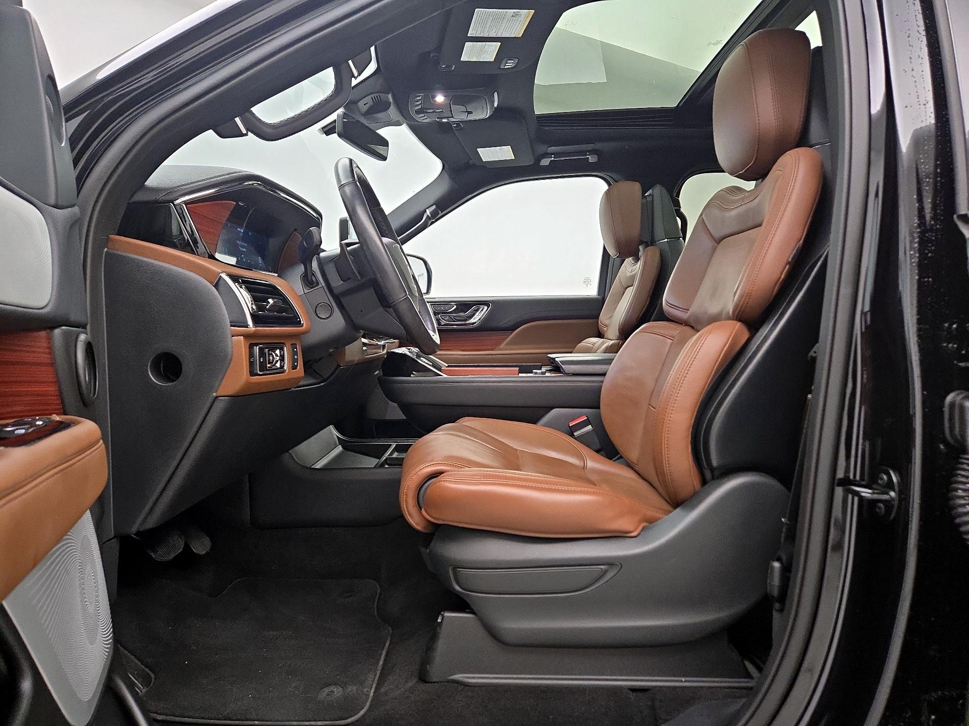 Thumbnail: 2024 Lincoln Navigator L - 11