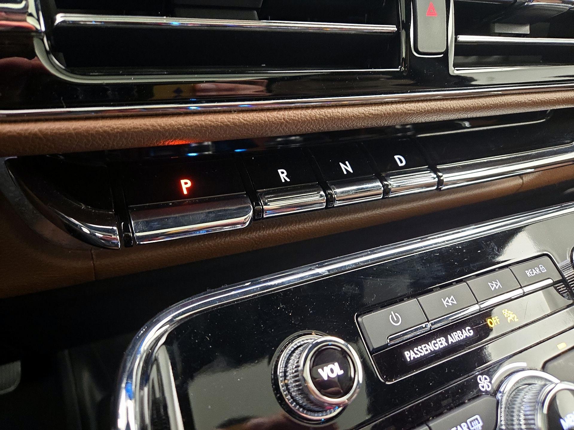 Thumbnail: 2024 Lincoln Navigator L - 18