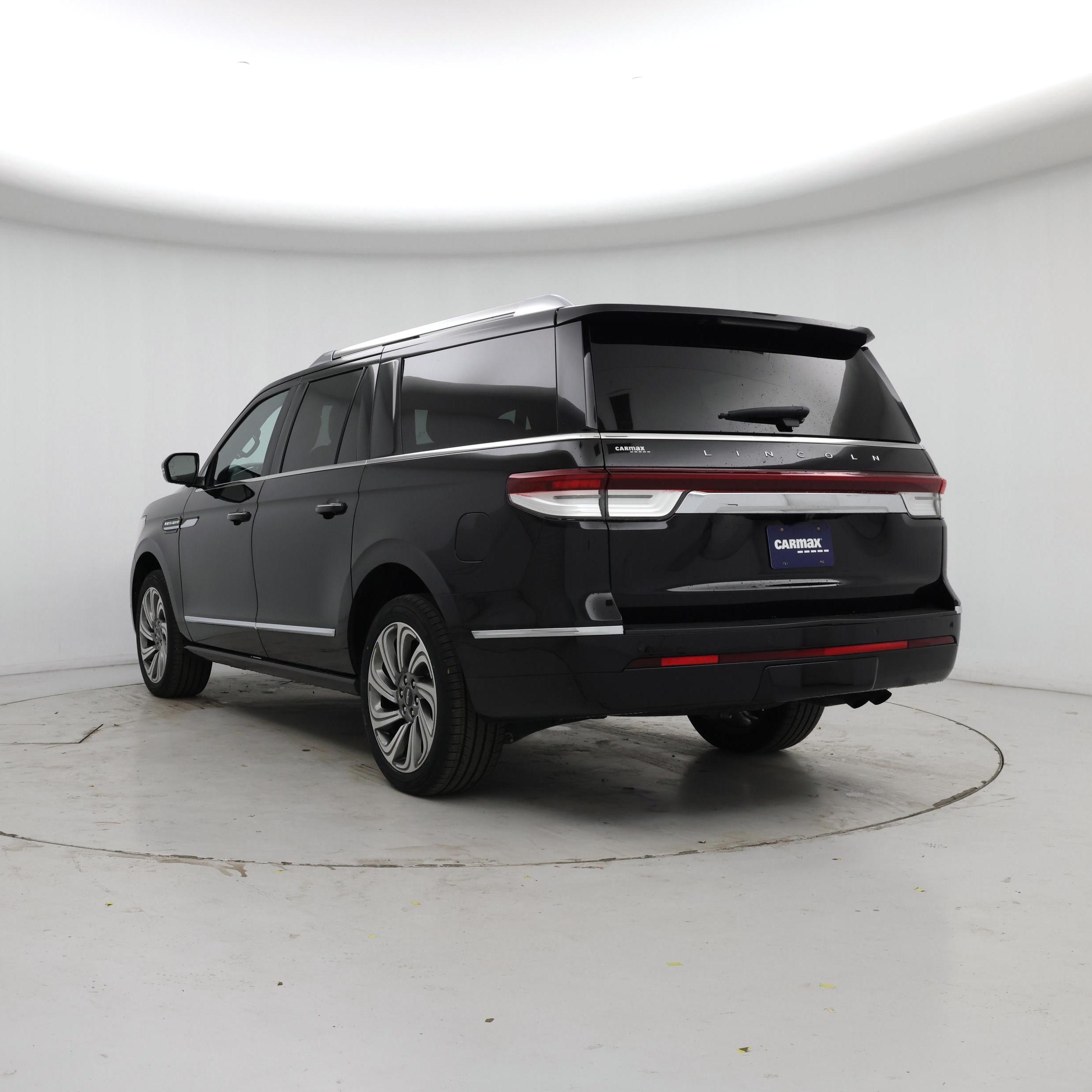 Thumbnail: 2024 Lincoln Navigator L - 2