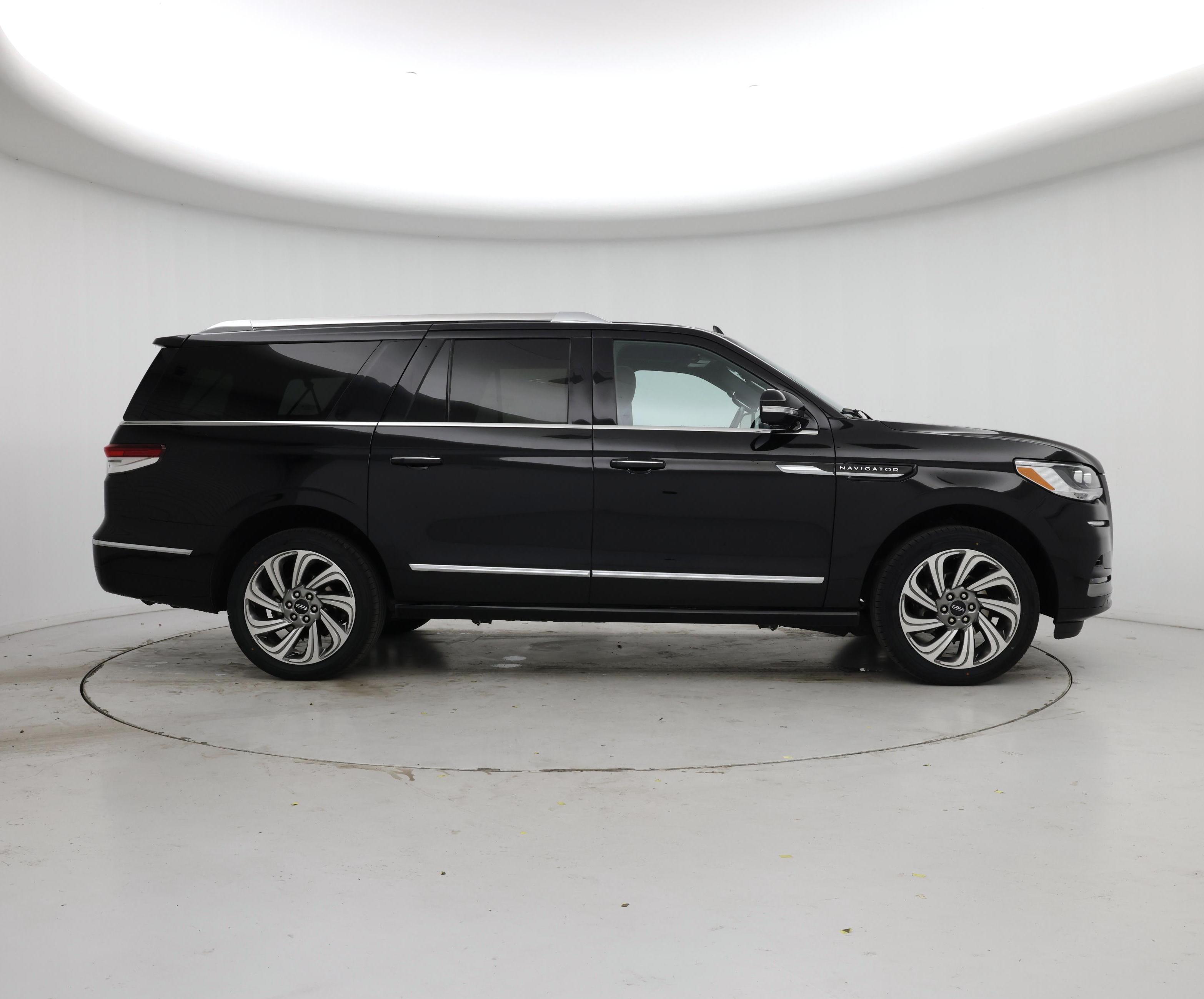 Thumbnail: 2024 Lincoln Navigator L - 7