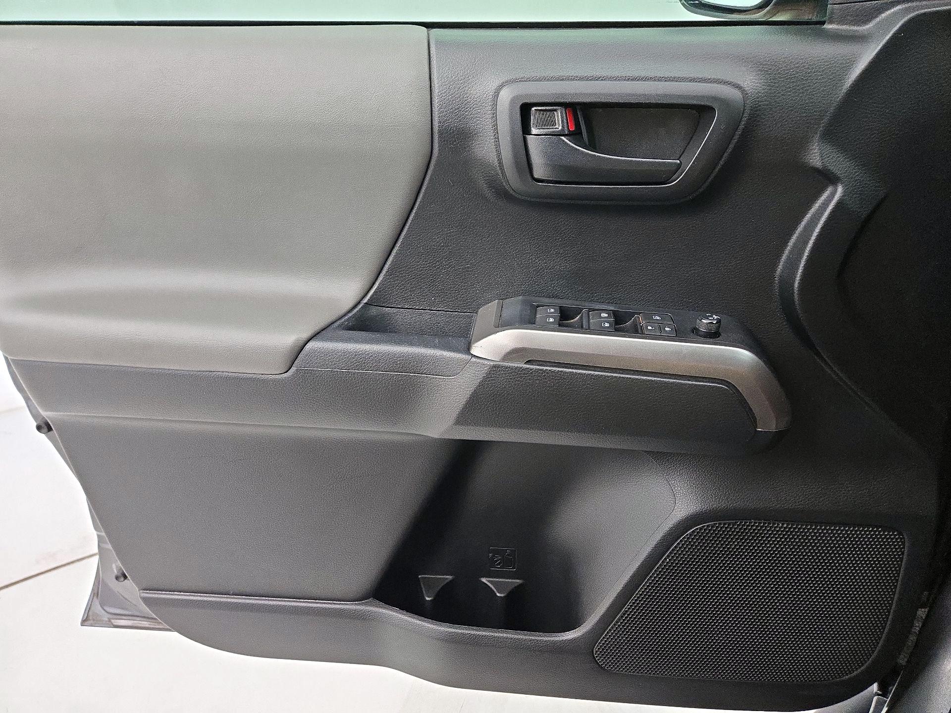 Thumbnail: 2019 Toyota Tacoma - 12