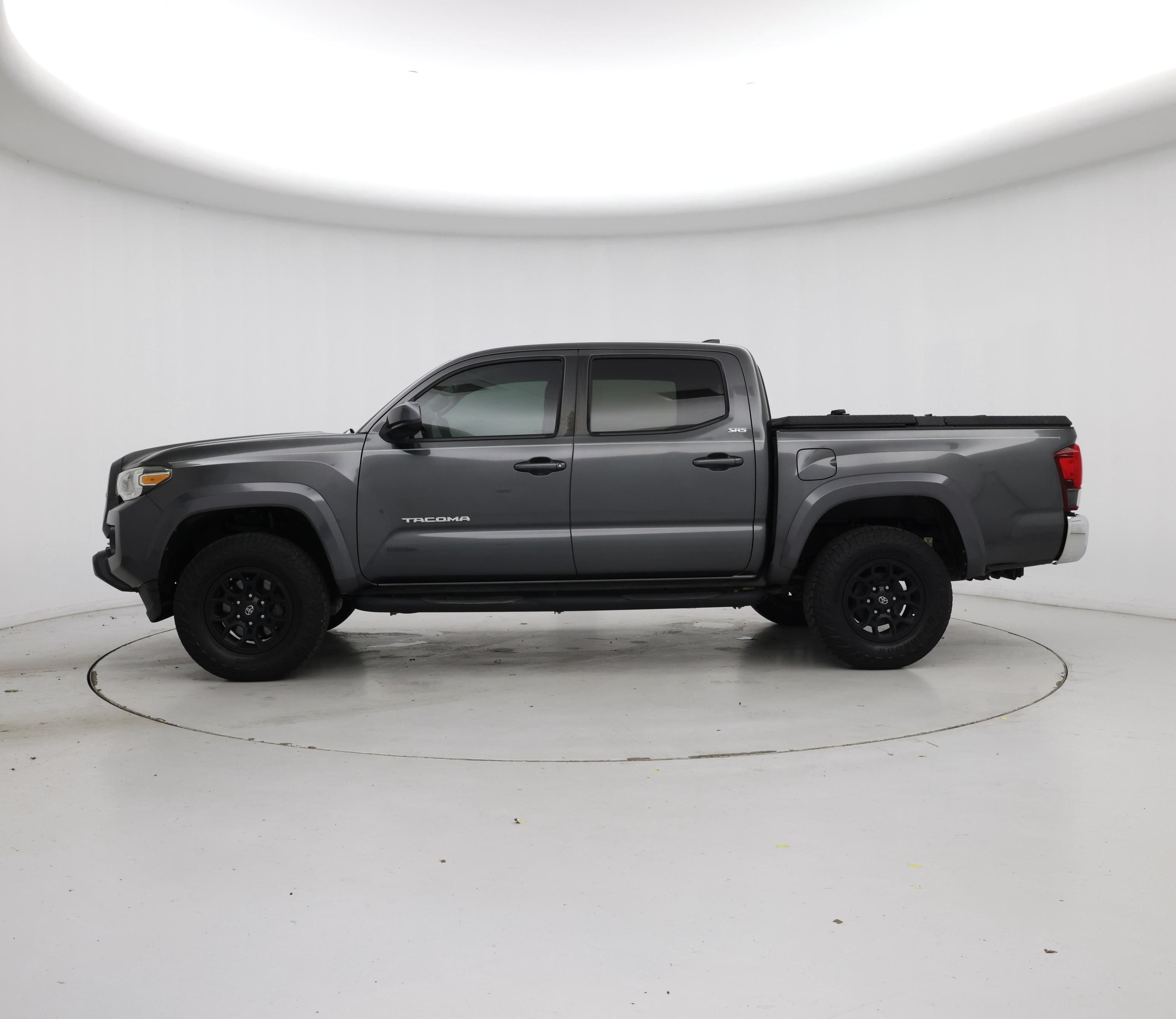 Thumbnail: 2019 Toyota Tacoma - 3