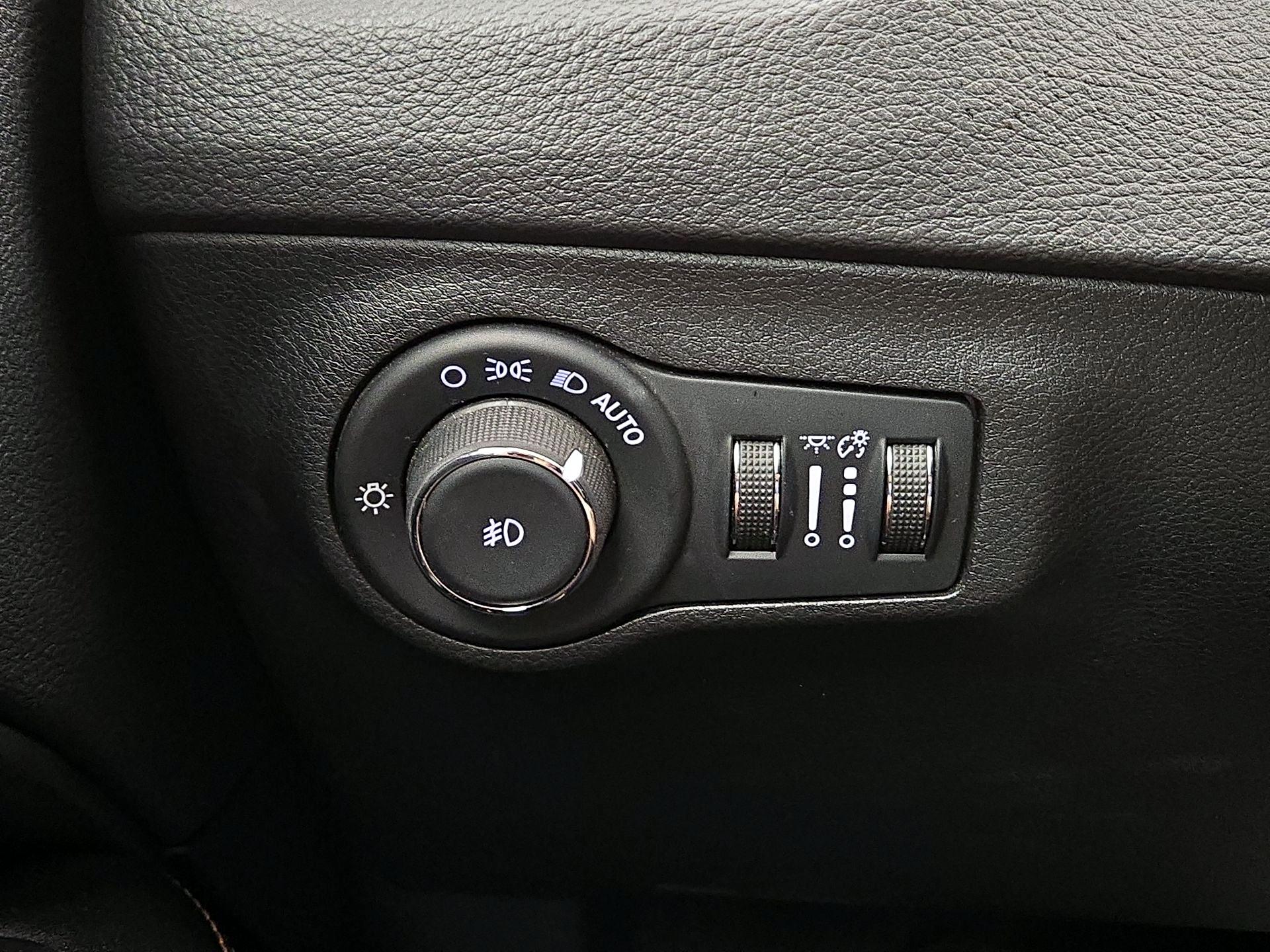 Thumbnail: 2018 Jeep Compass - 13