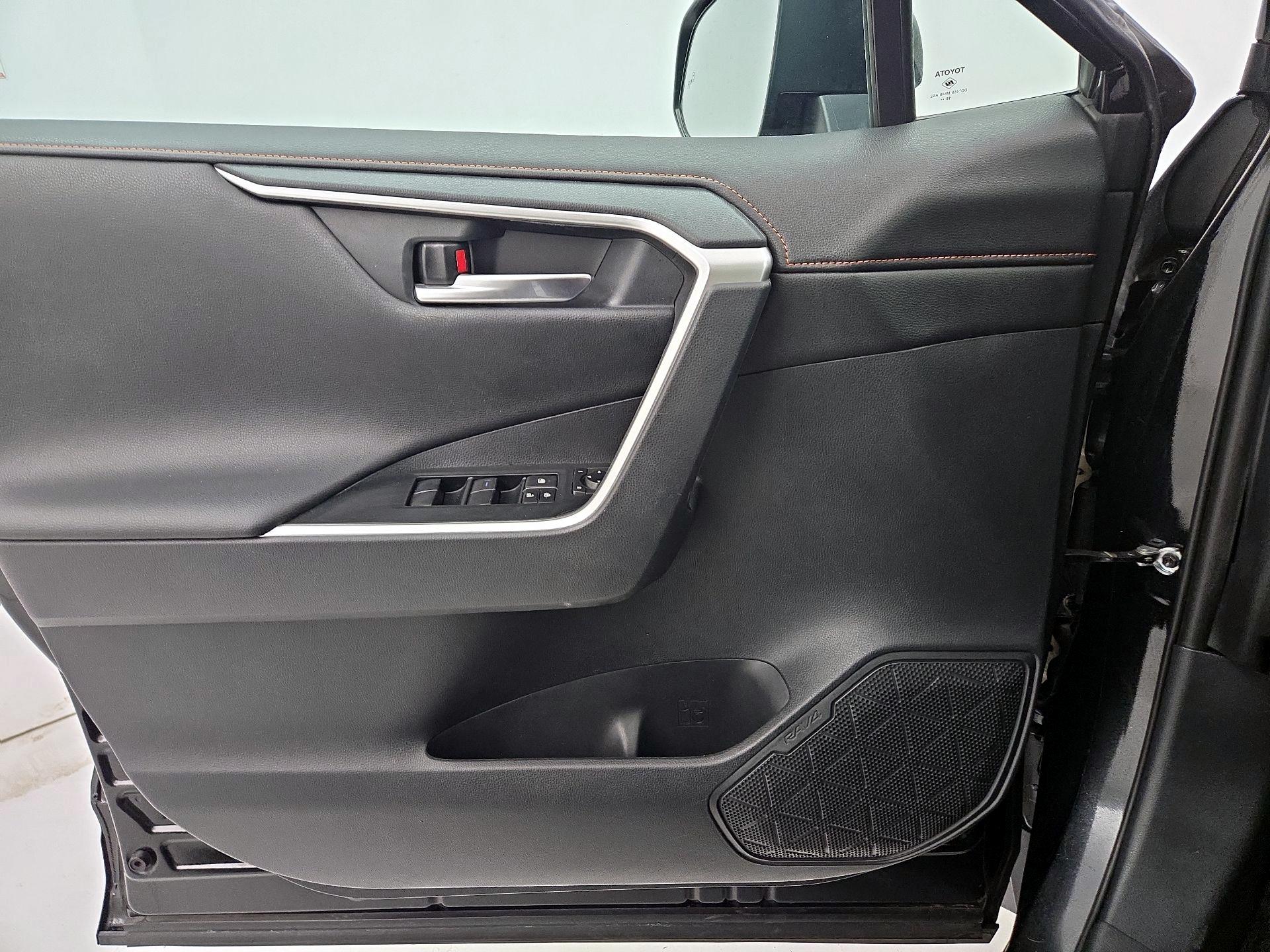 Thumbnail: 2019 Toyota RAV4 - 12