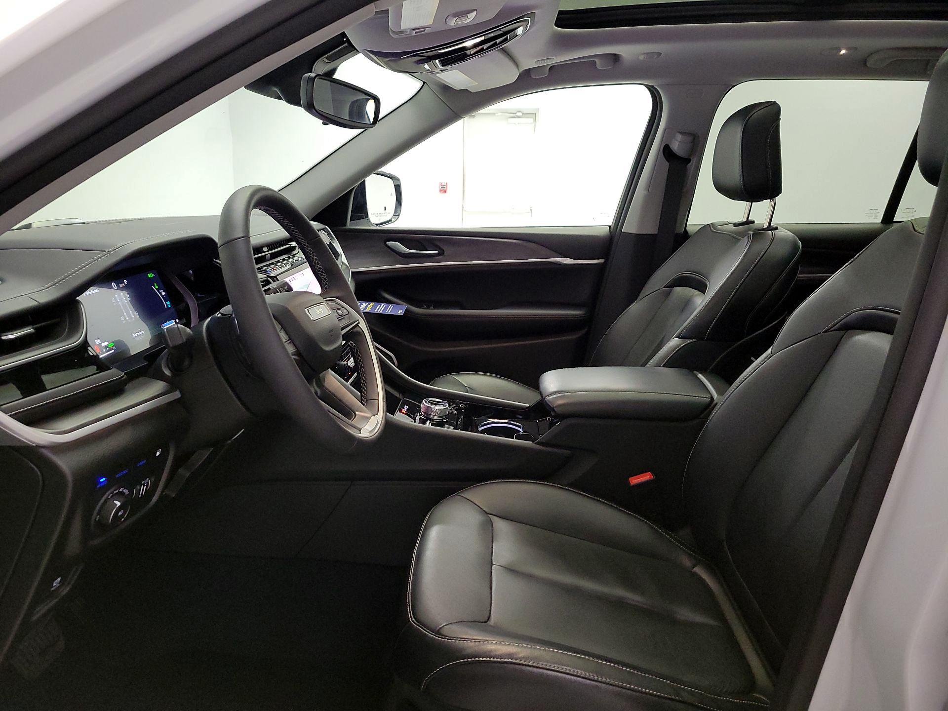 Thumbnail: 2022 Jeep Grand Cherokee - 11