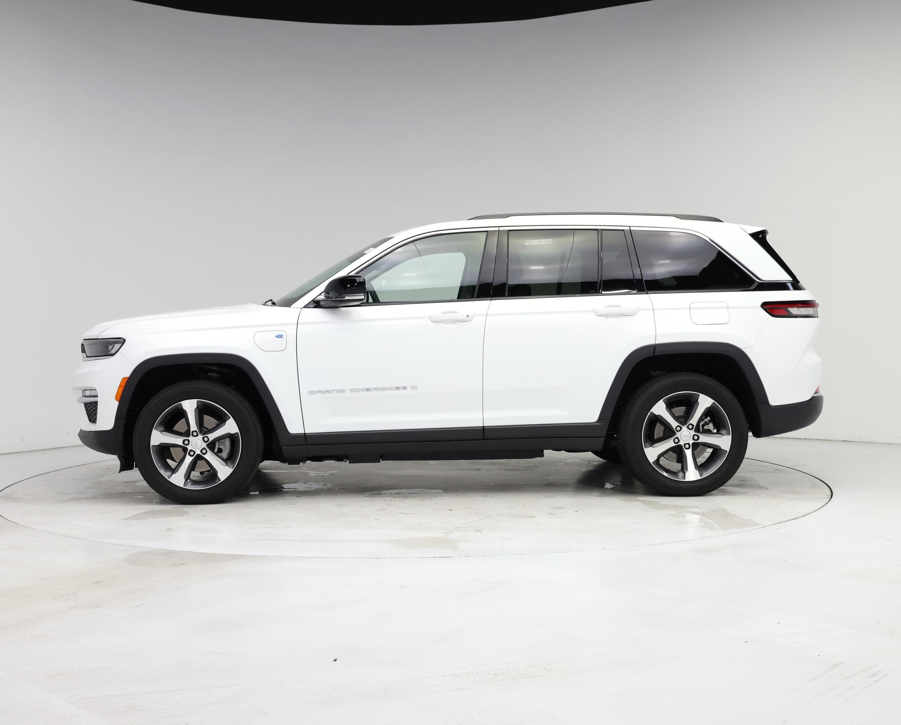 Thumbnail: 2022 Jeep Grand Cherokee - 3