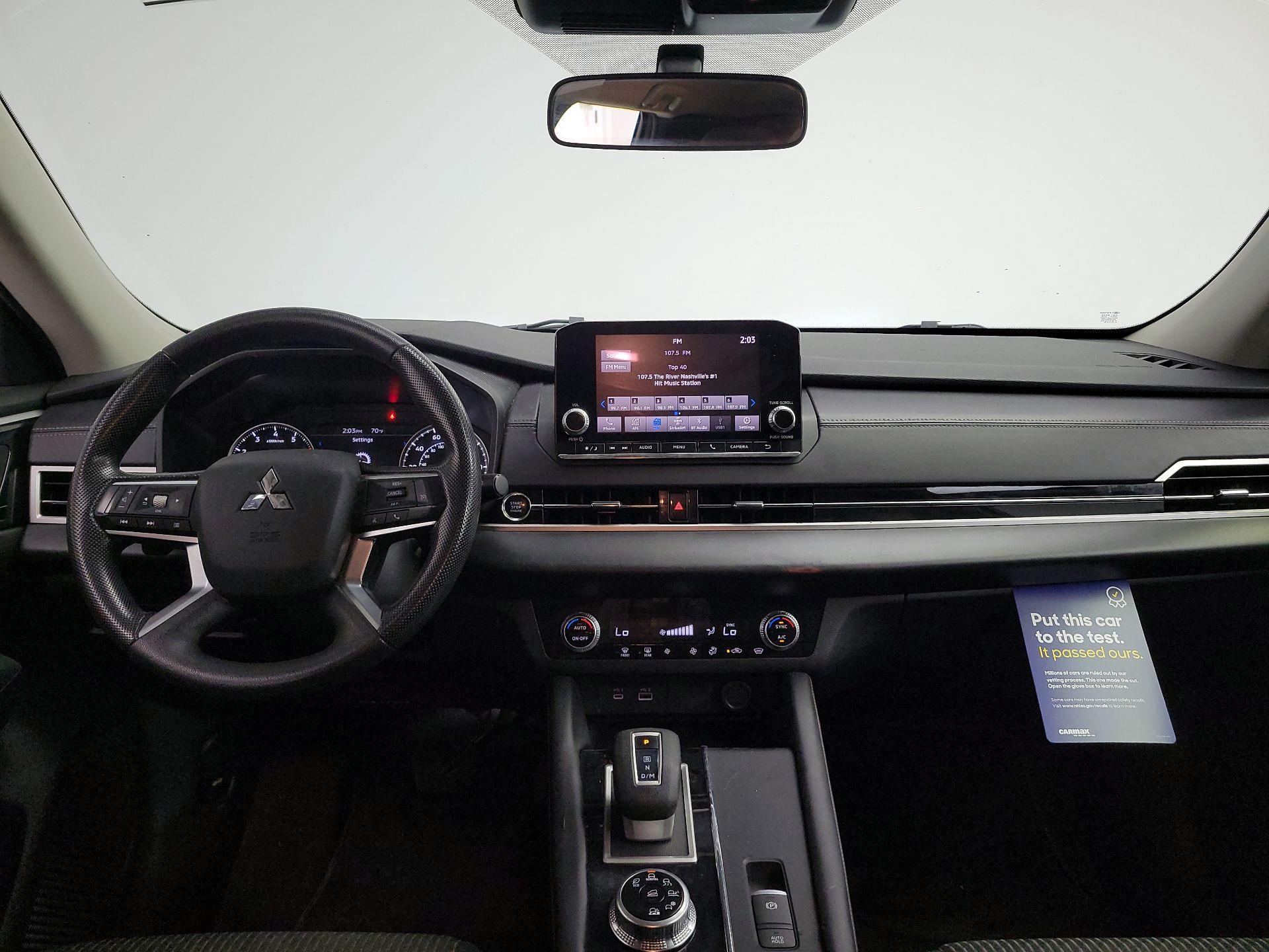 Thumbnail: 2023 Mitsubishi Outlander - 9