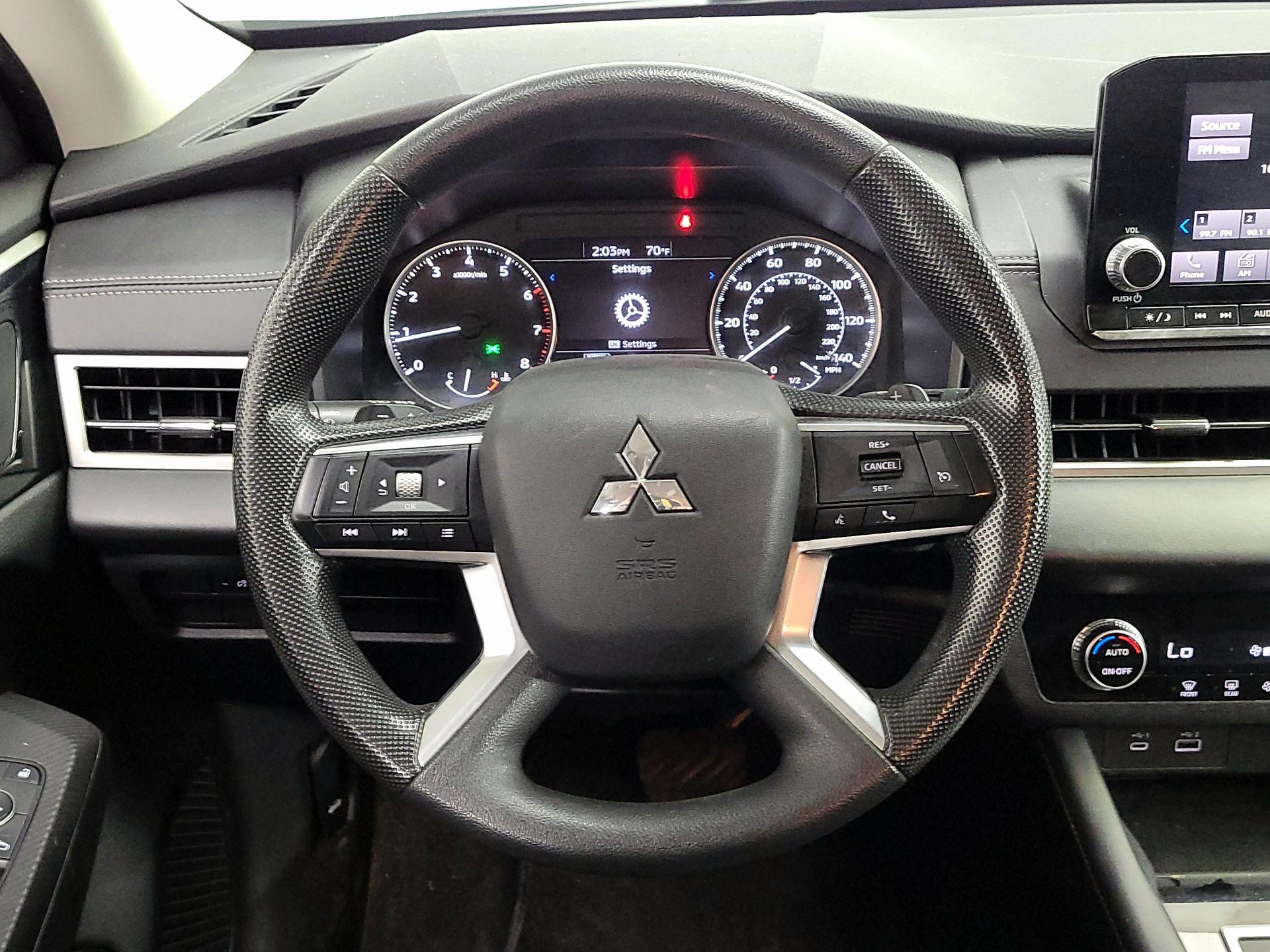 Thumbnail: 2023 Mitsubishi Outlander - 10
