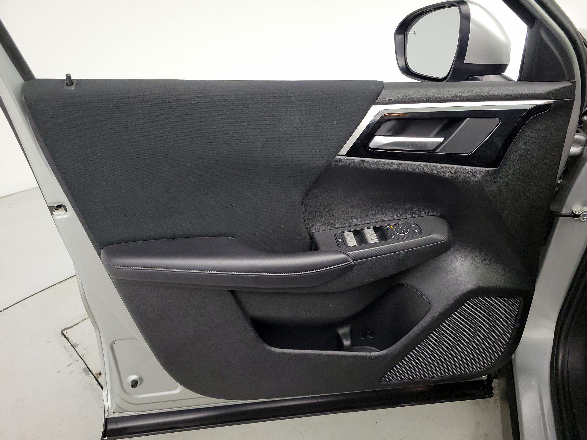 Thumbnail: 2023 Mitsubishi Outlander - 12