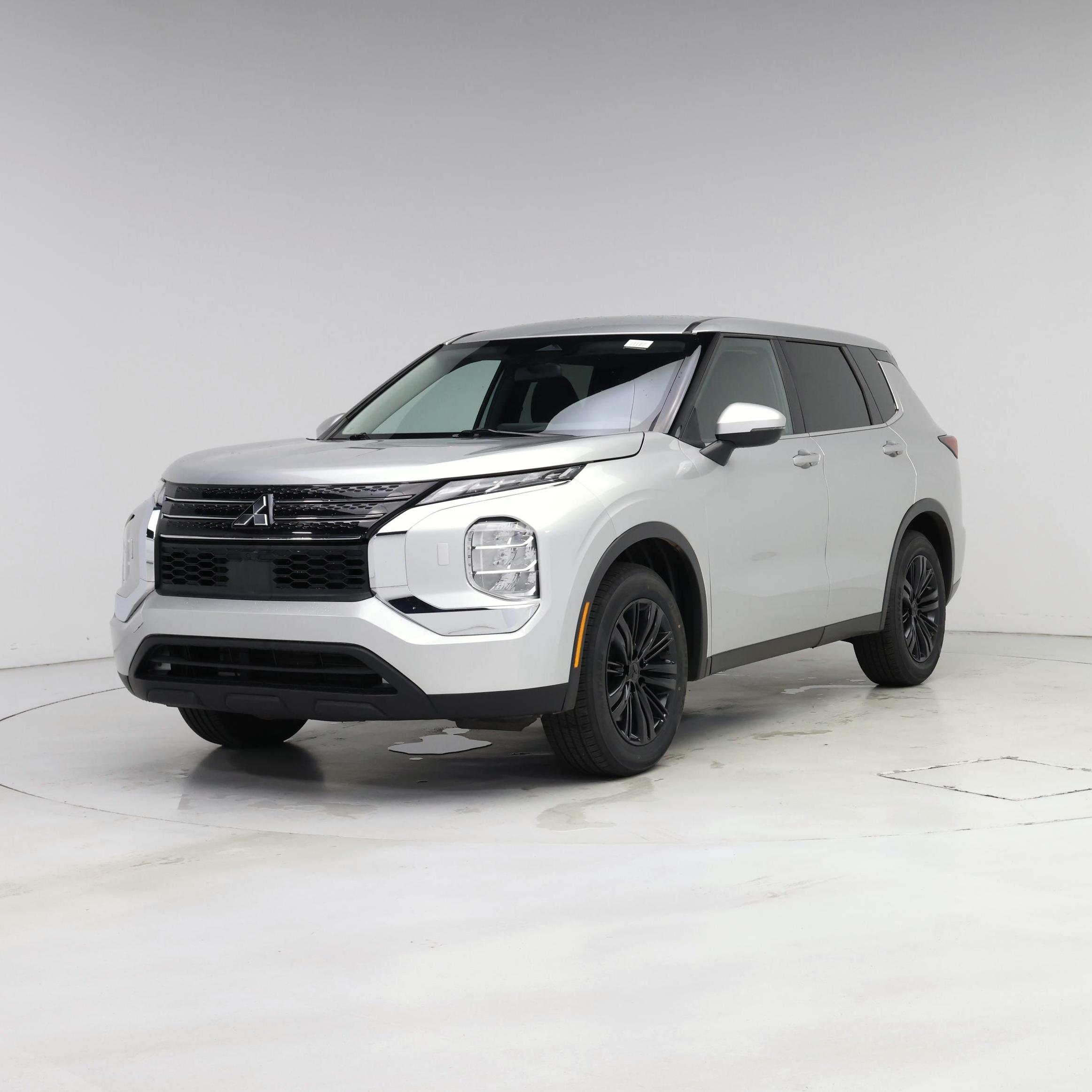 Thumbnail: 2023 Mitsubishi Outlander - 4