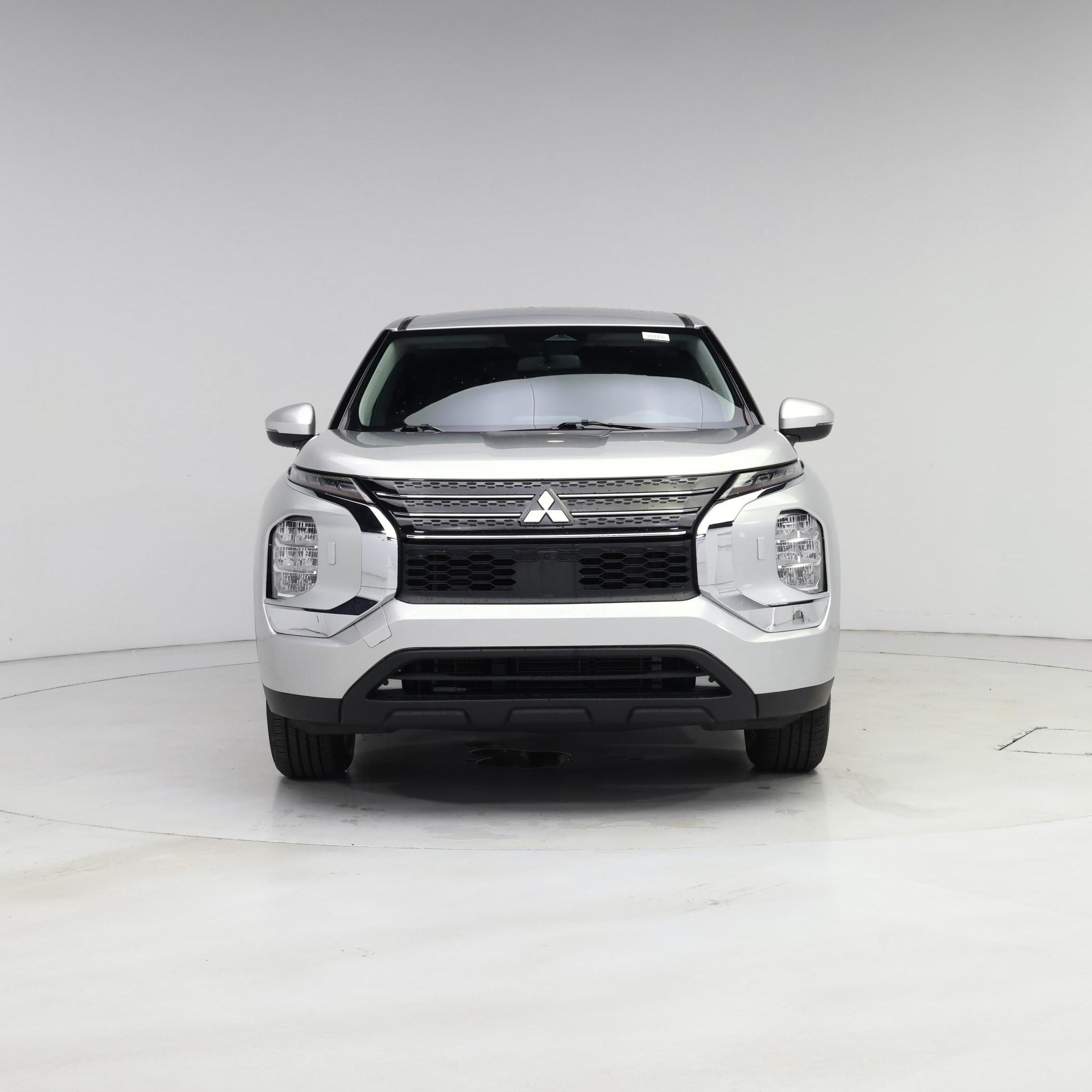 Thumbnail: 2023 Mitsubishi Outlander - 5