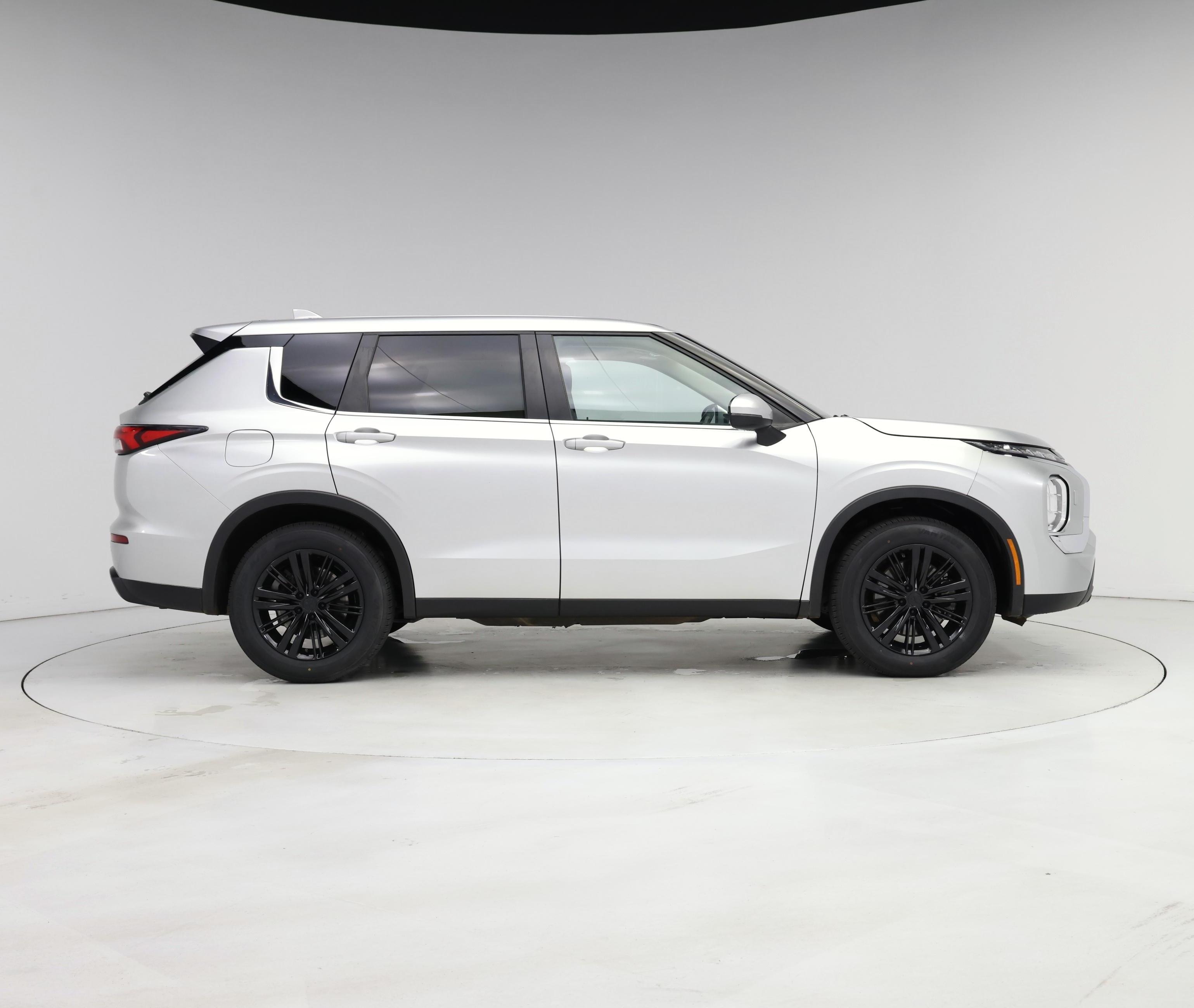 Thumbnail: 2023 Mitsubishi Outlander - 7